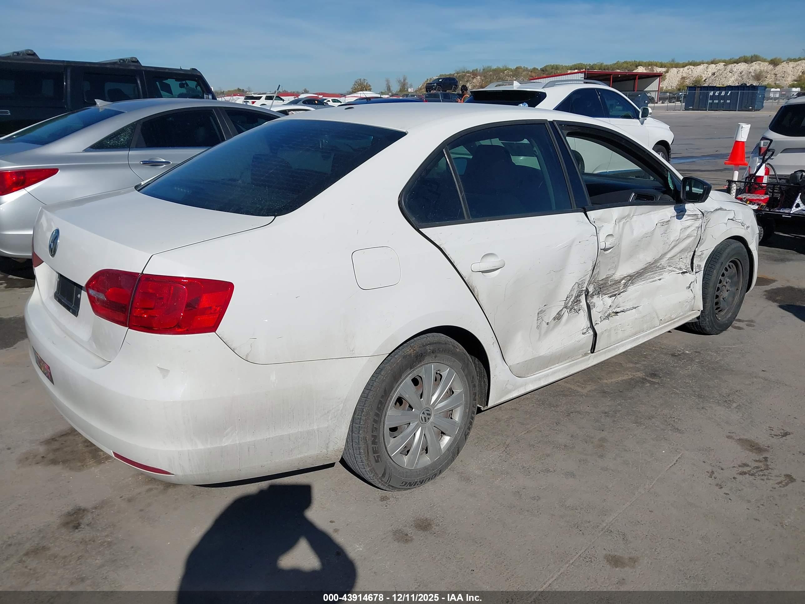 VOLKSWAGEN JETTA image 4