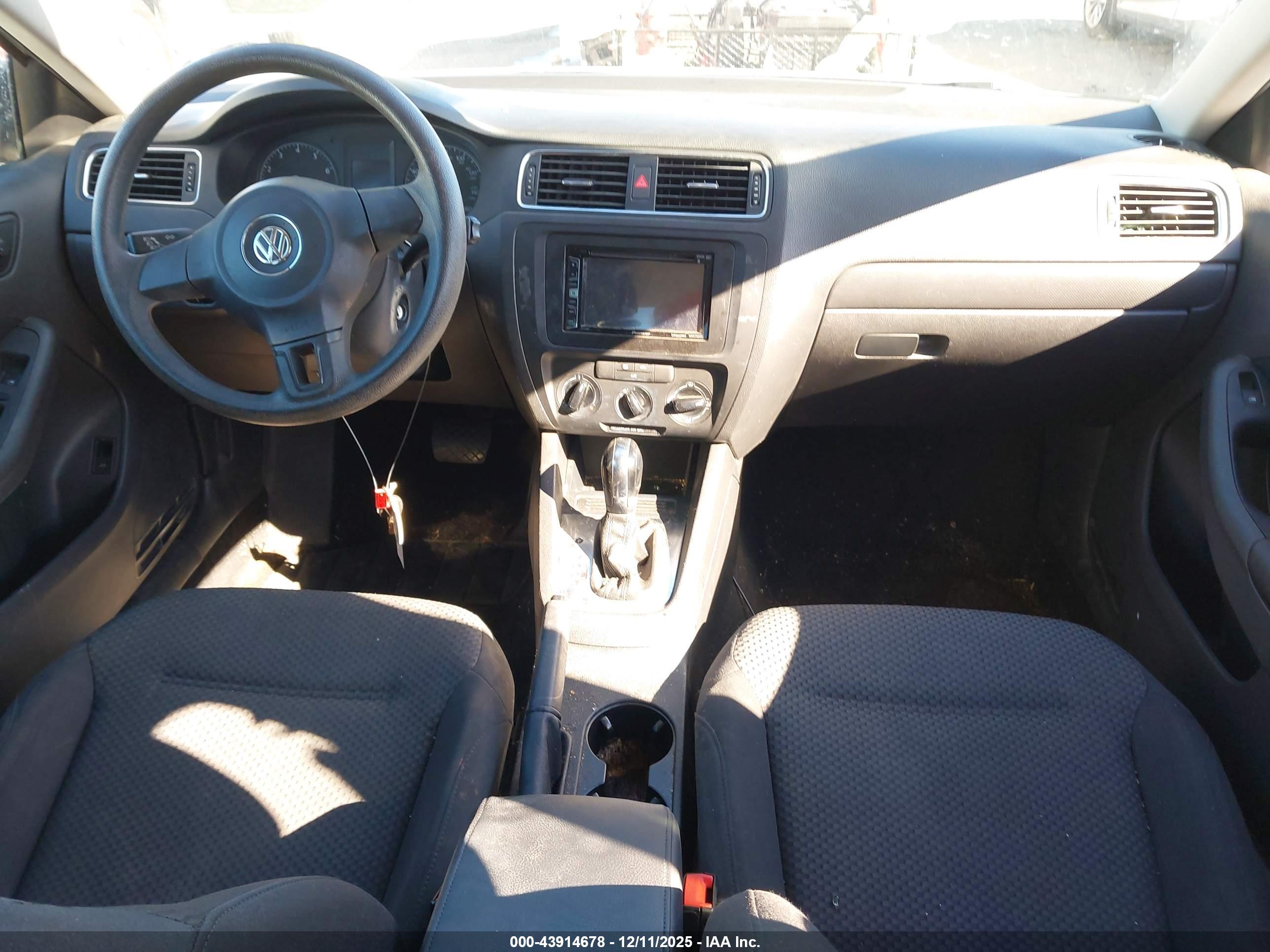 VOLKSWAGEN JETTA image 5
