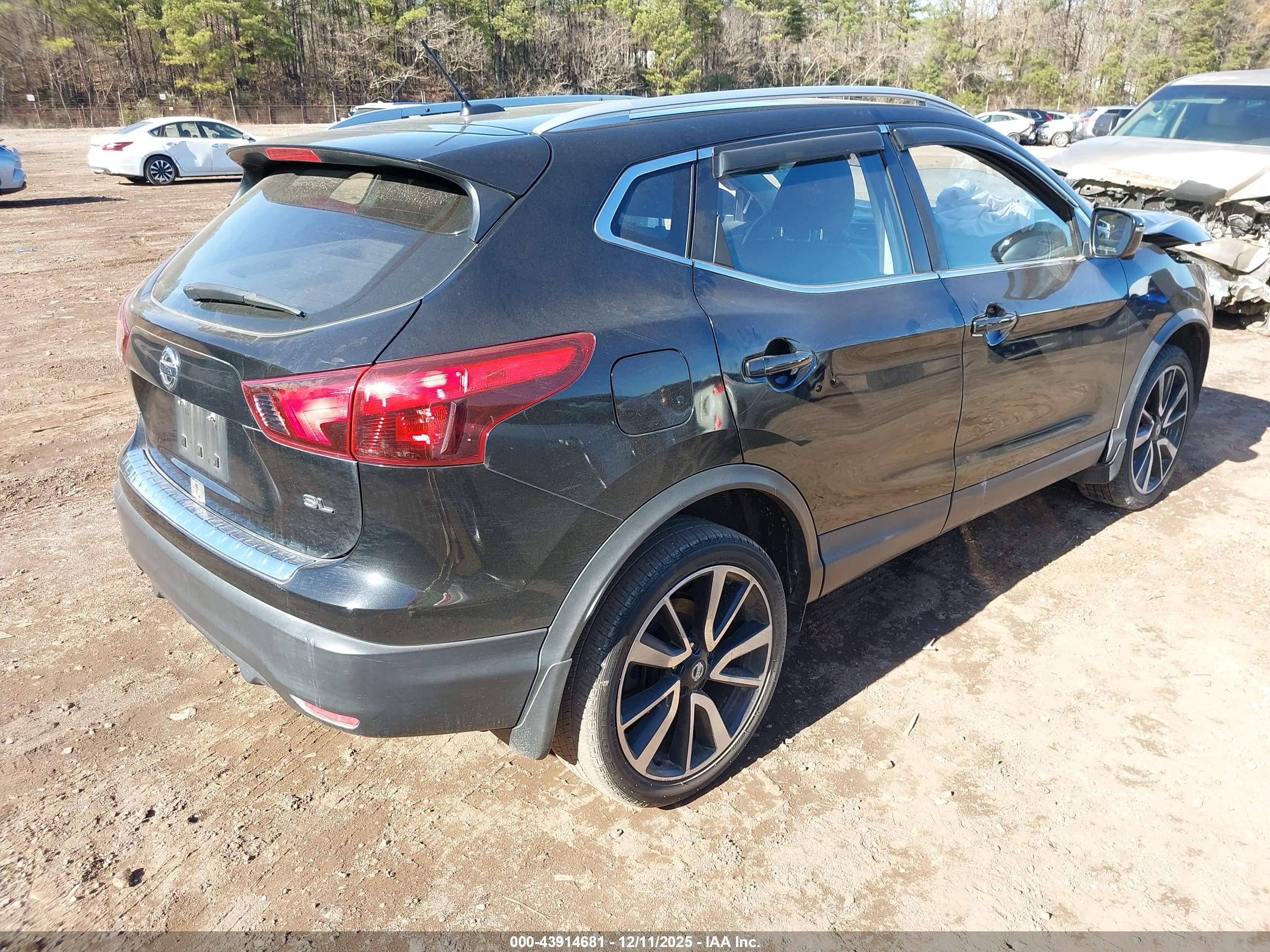 NISSAN ROGUE image 4