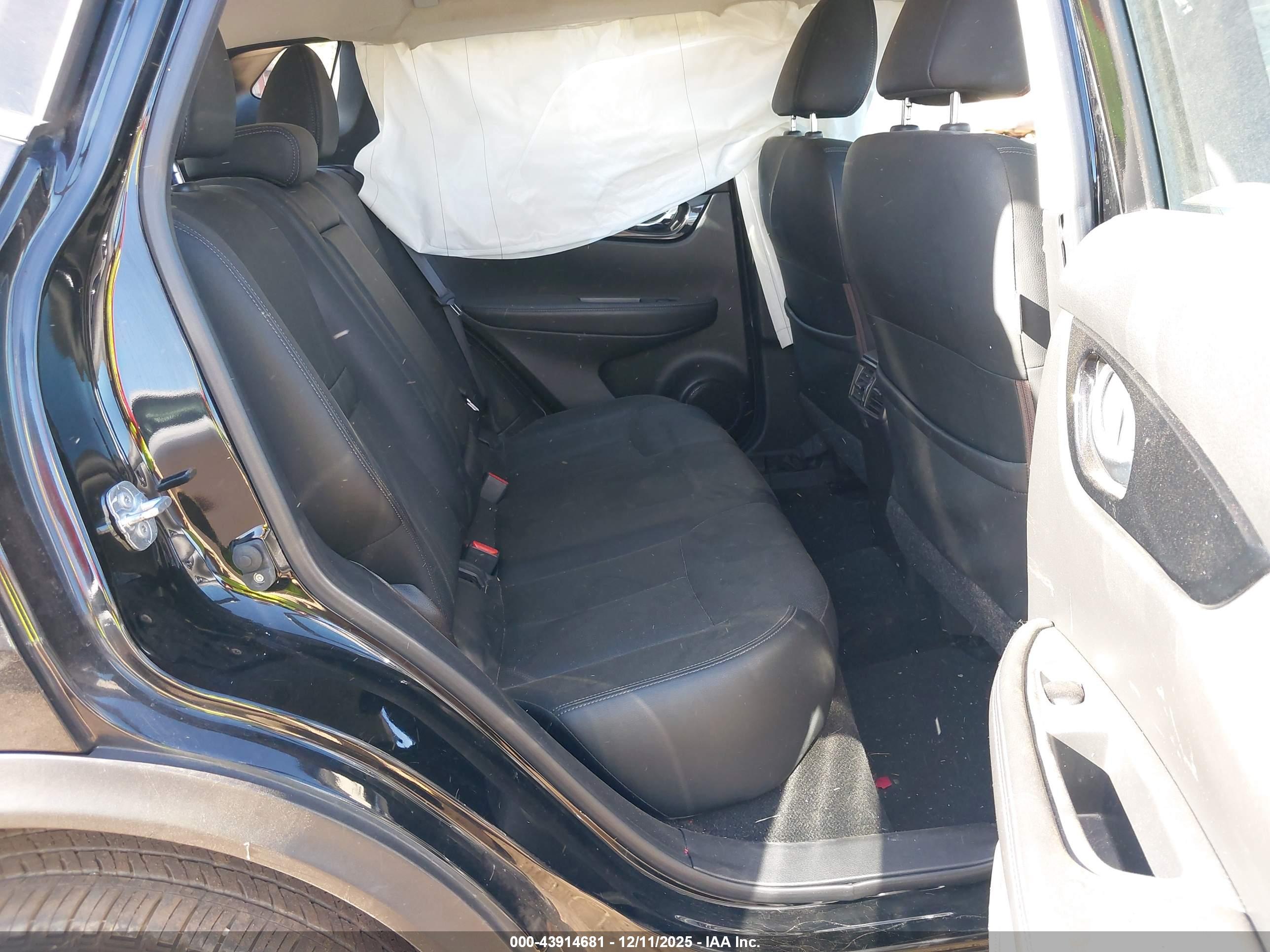 NISSAN ROGUE image 8