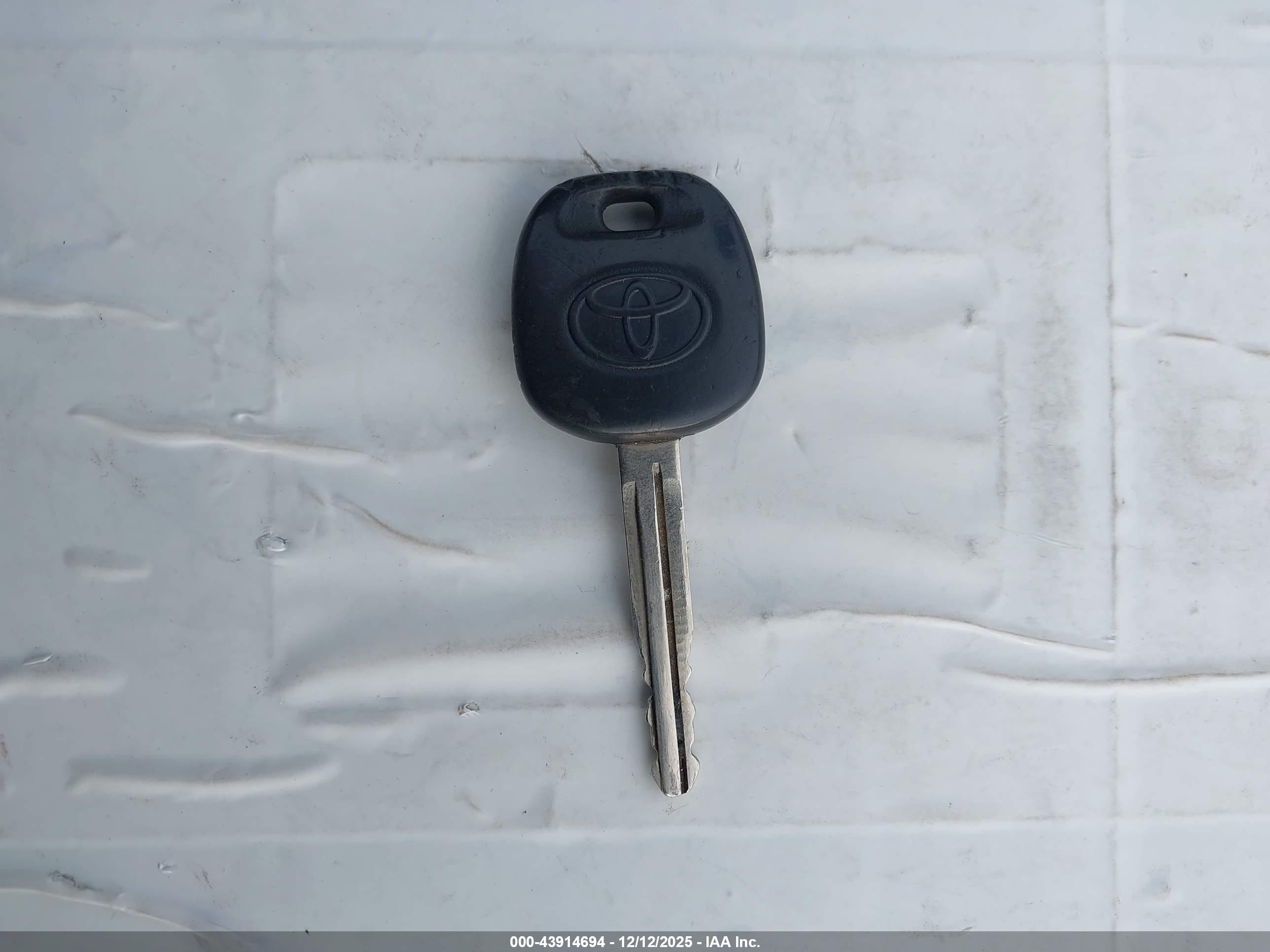 TOYOTA CAMRY image 11