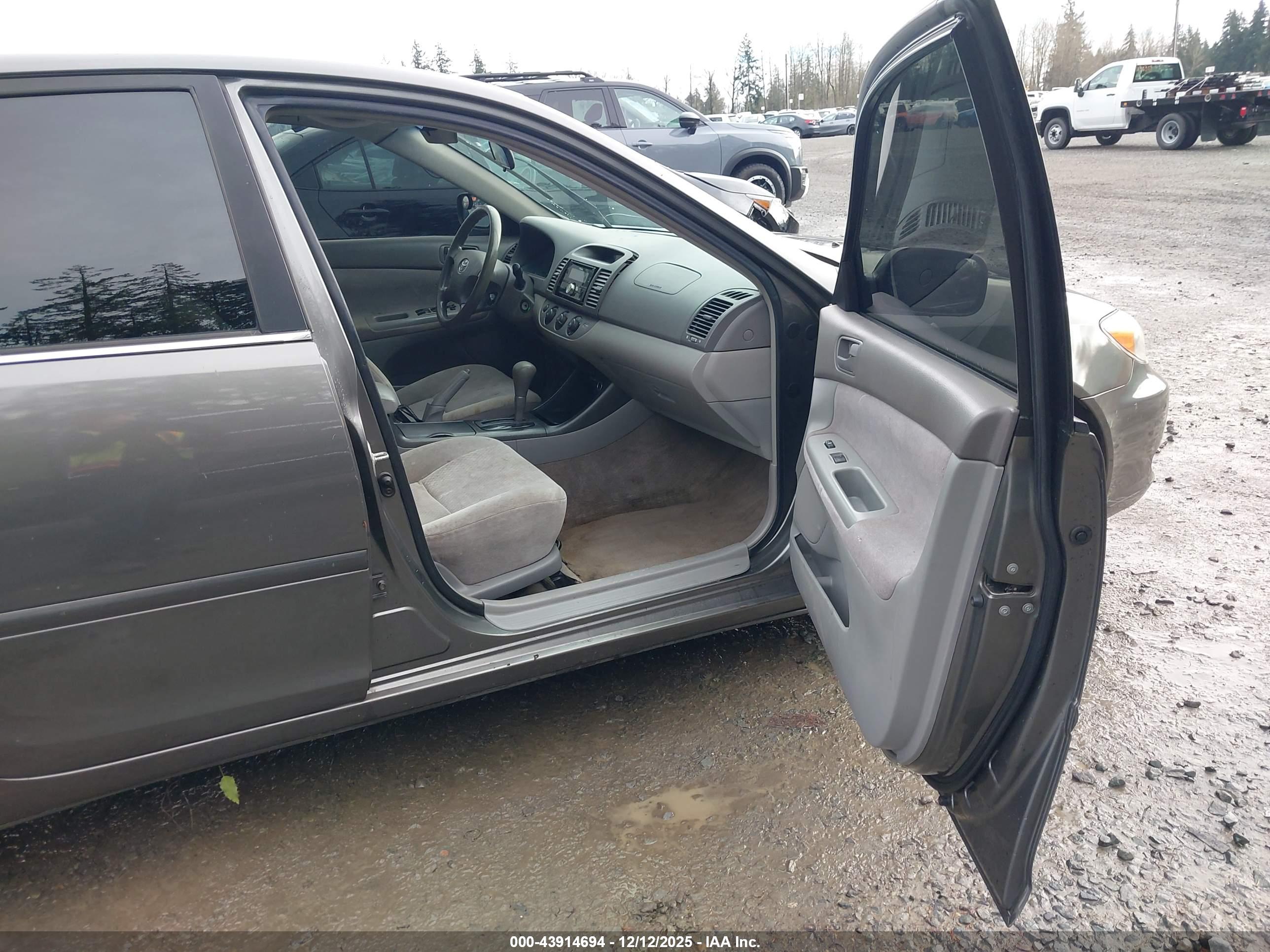 TOYOTA CAMRY image 5