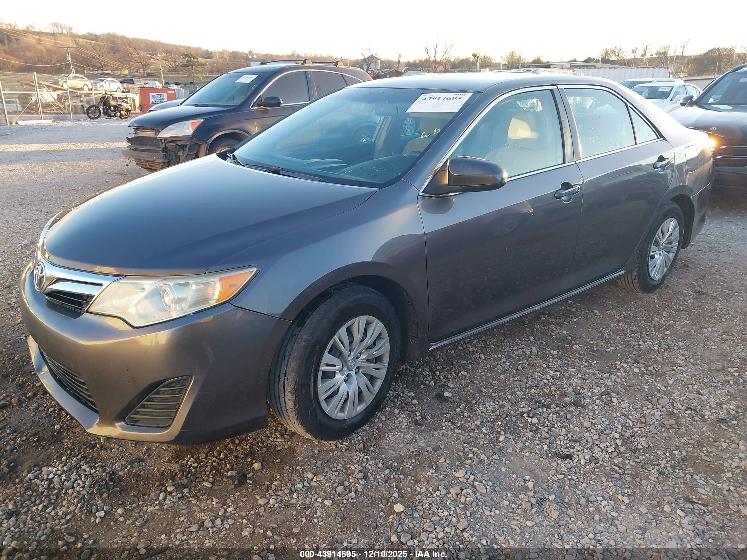 TOYOTA CAMRY image 2
