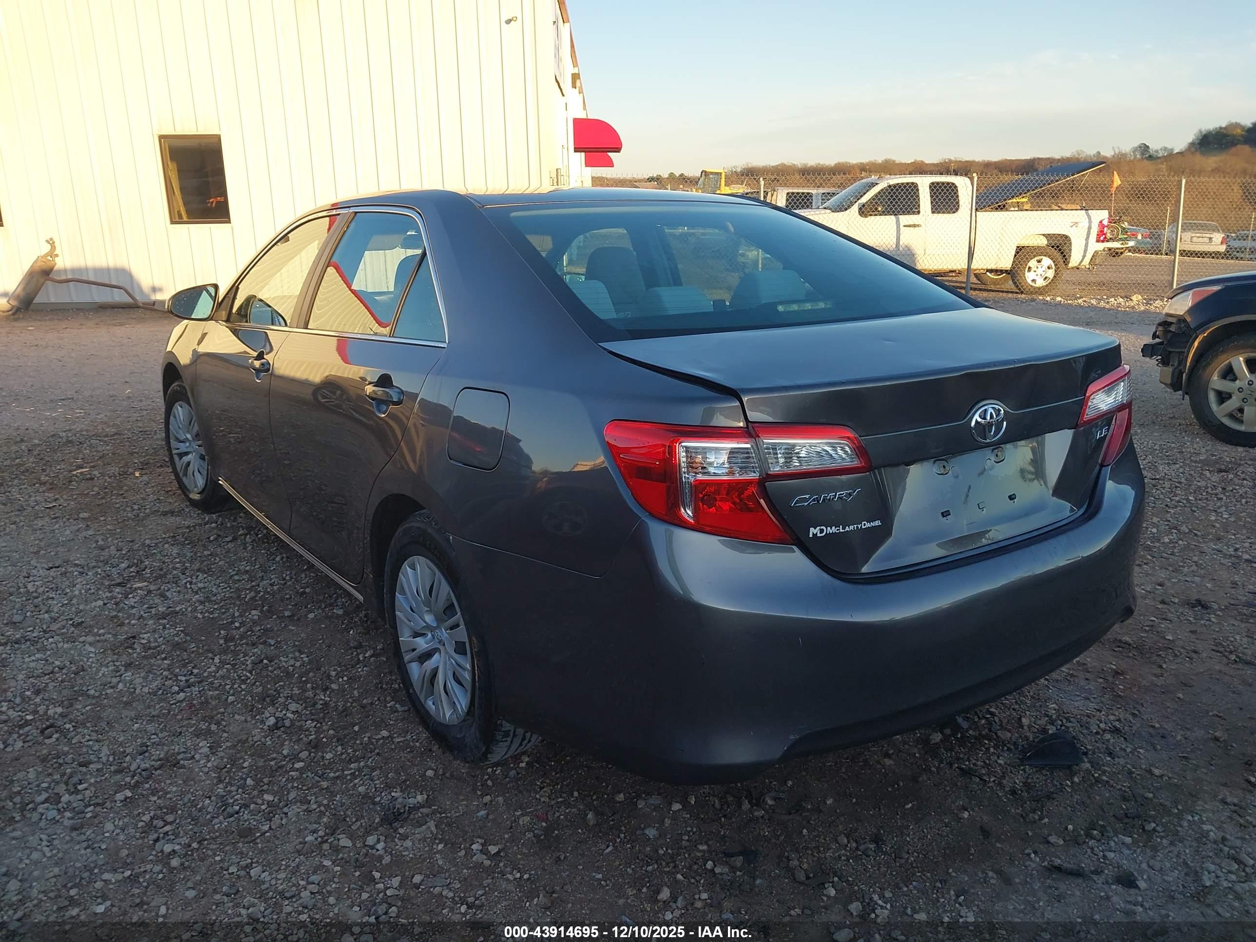 TOYOTA CAMRY image 3
