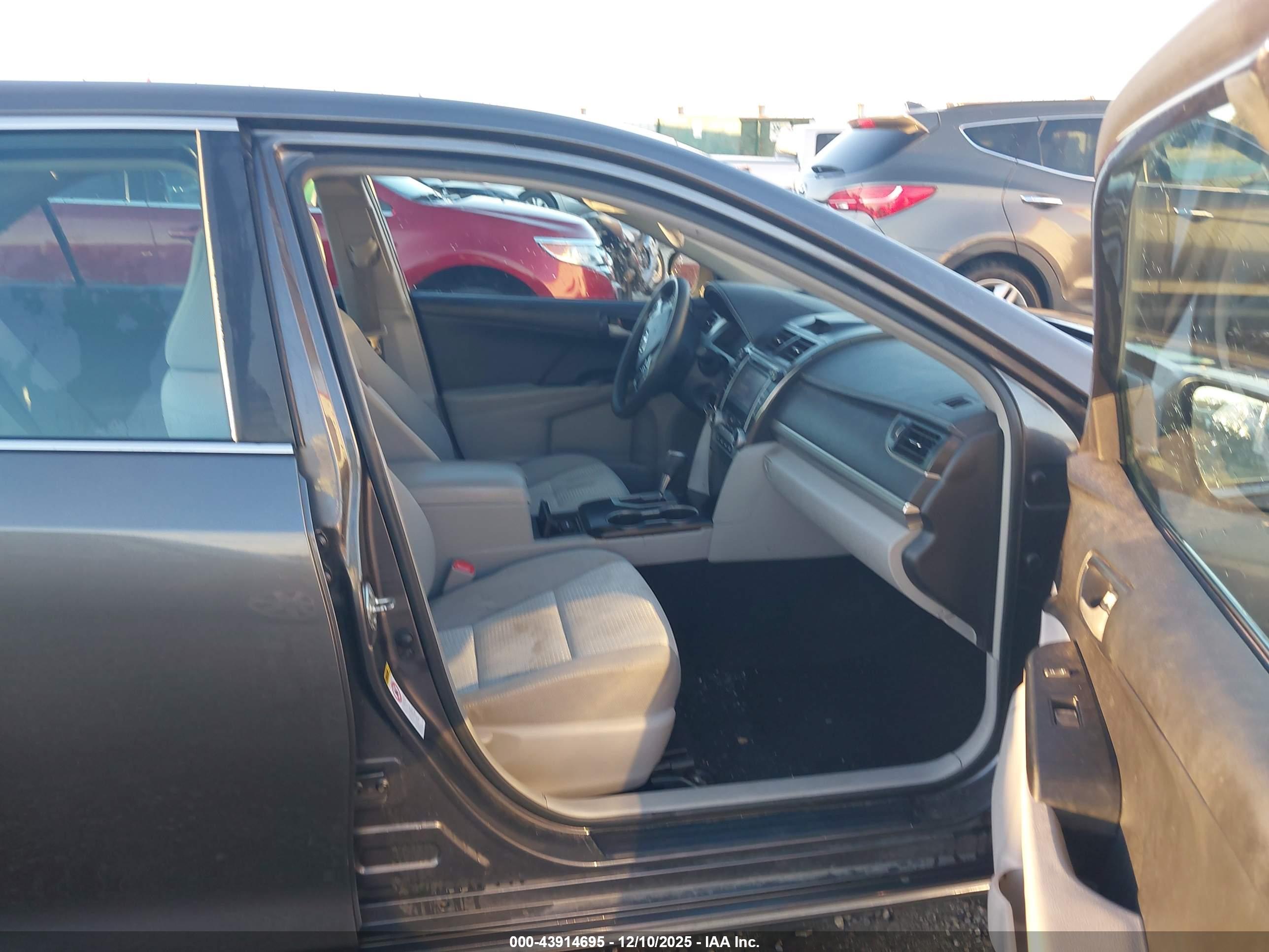 TOYOTA CAMRY image 5