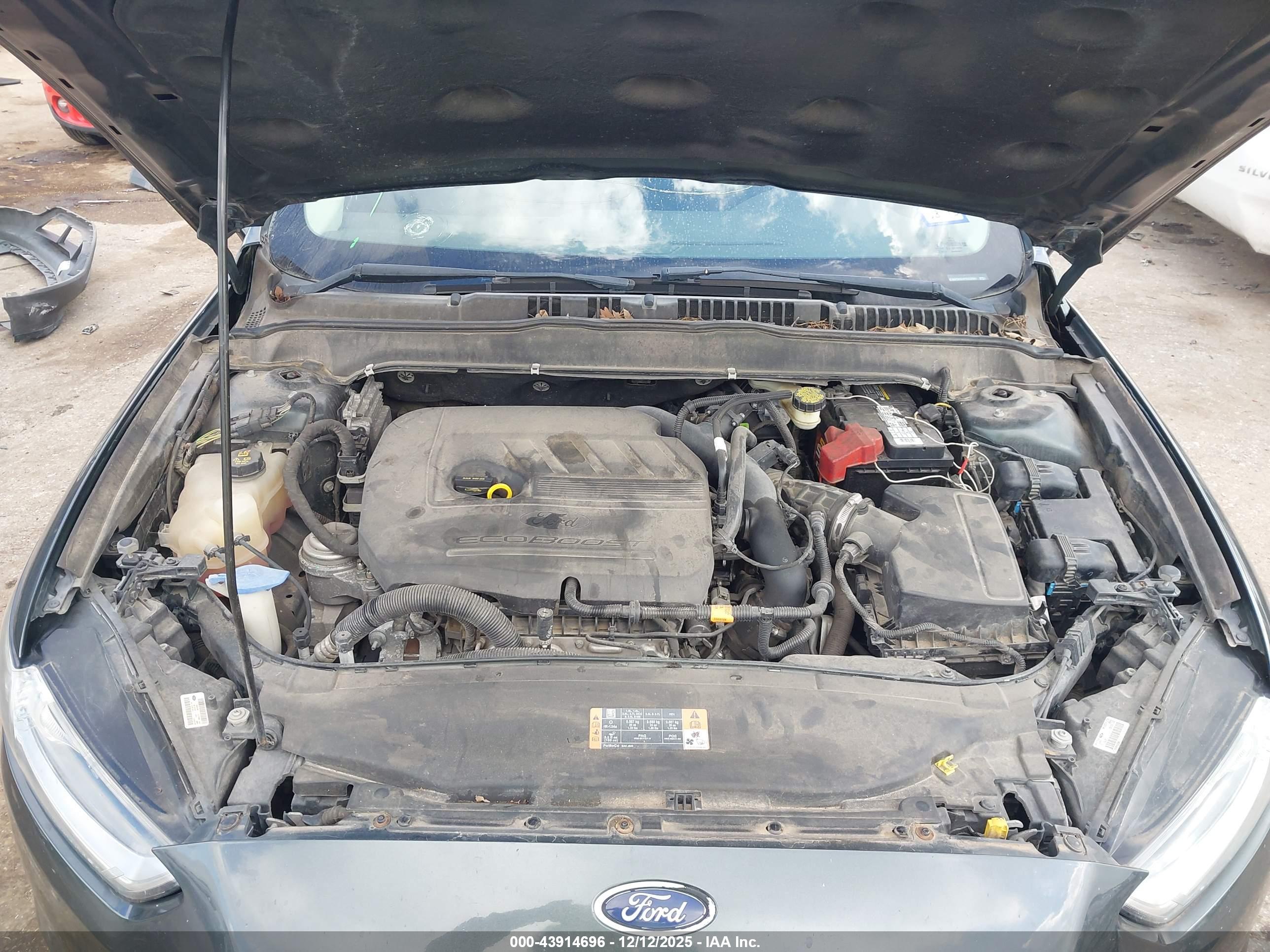 FORD FUSION image 10