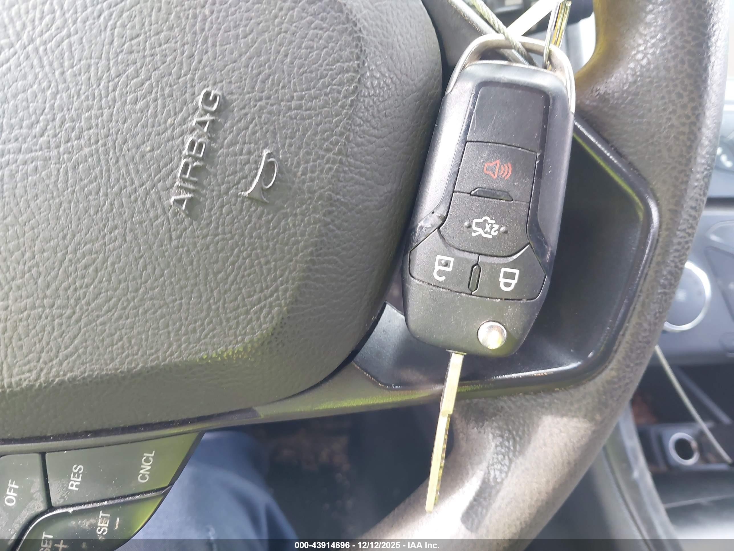 FORD FUSION image 11
