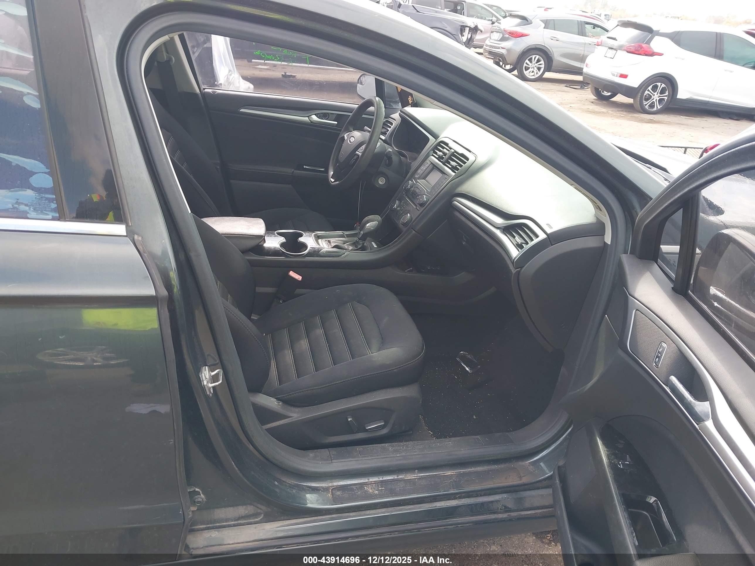 FORD FUSION image 5