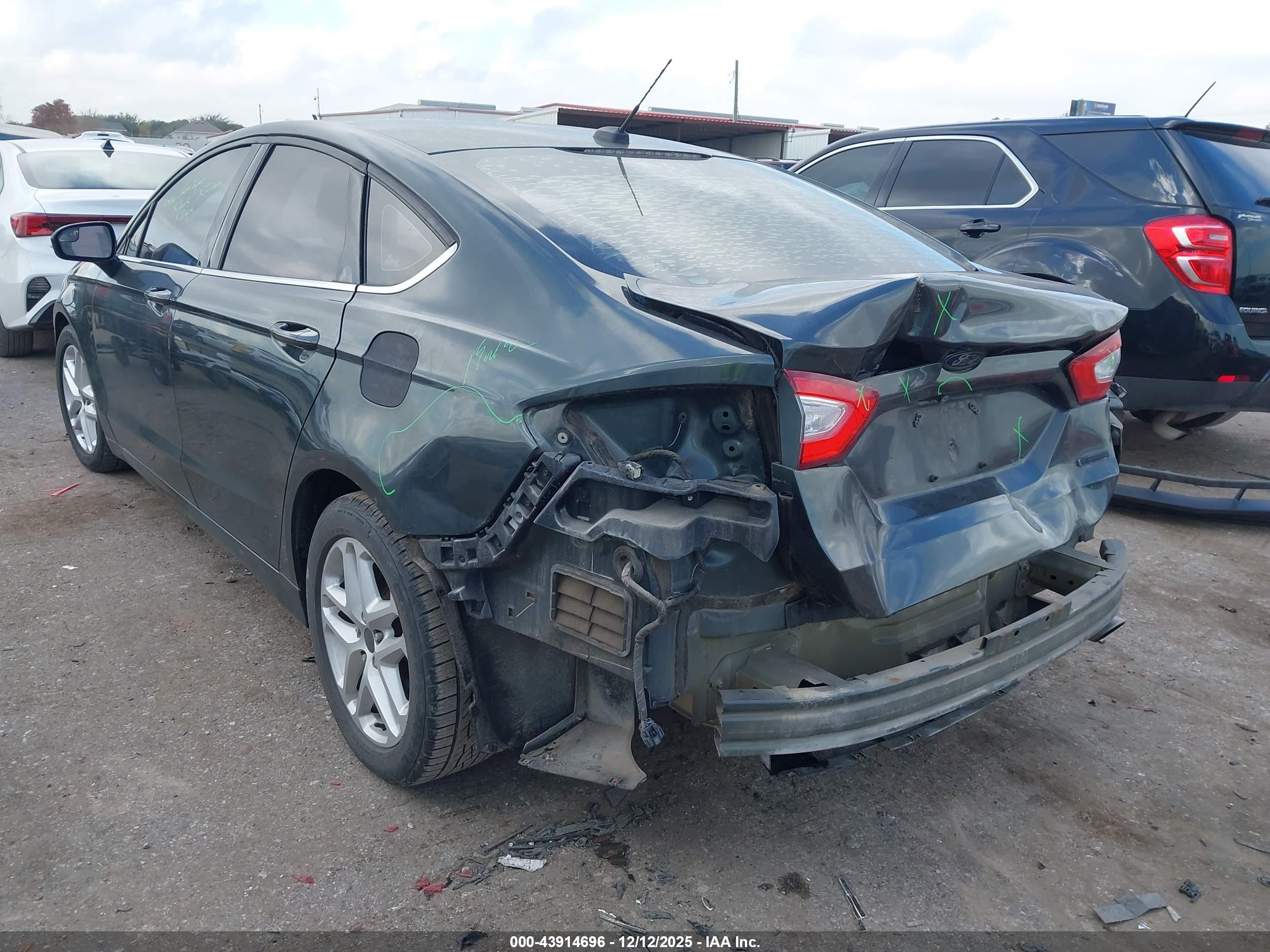 FORD FUSION image 6