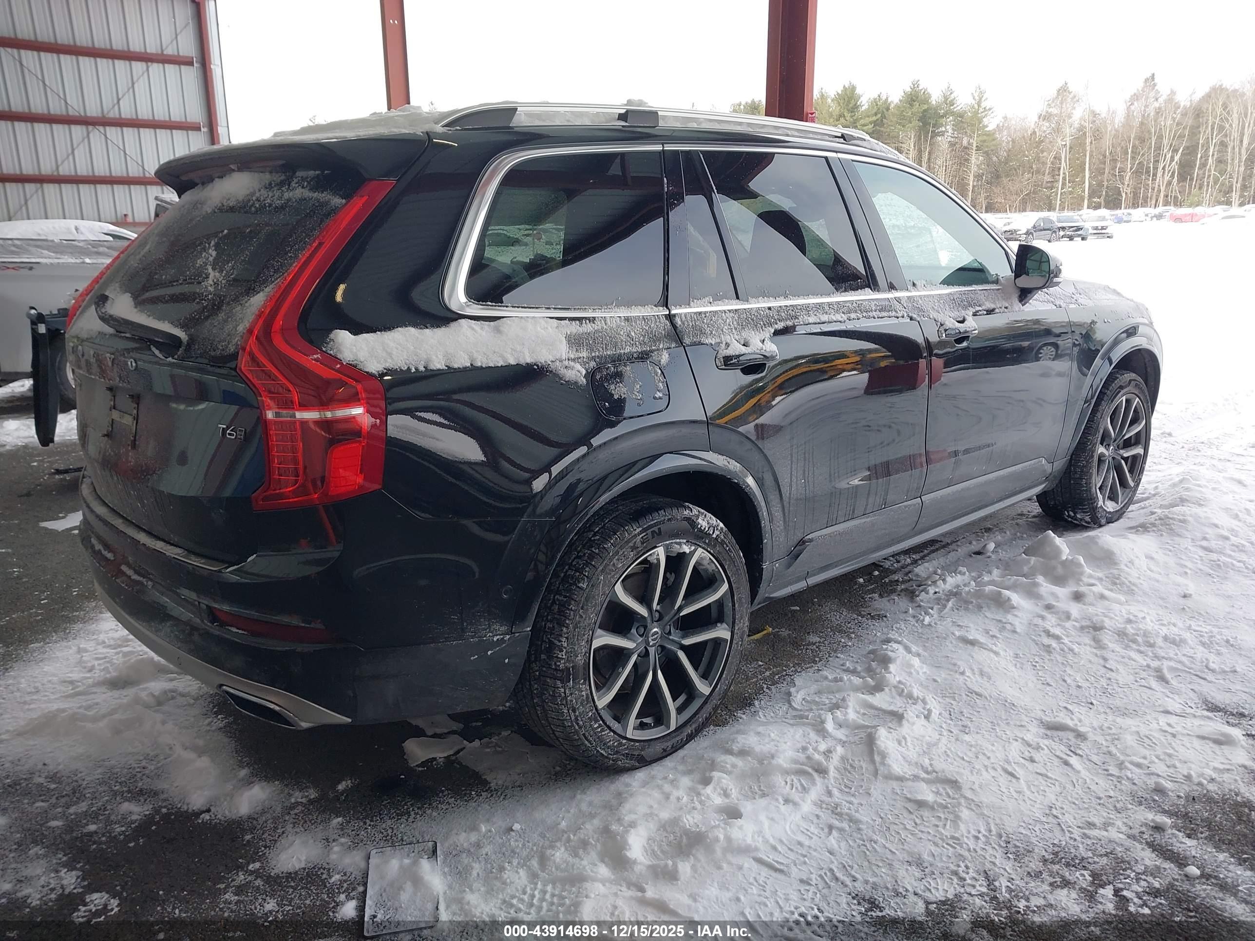 VOLVO XC90 image 4