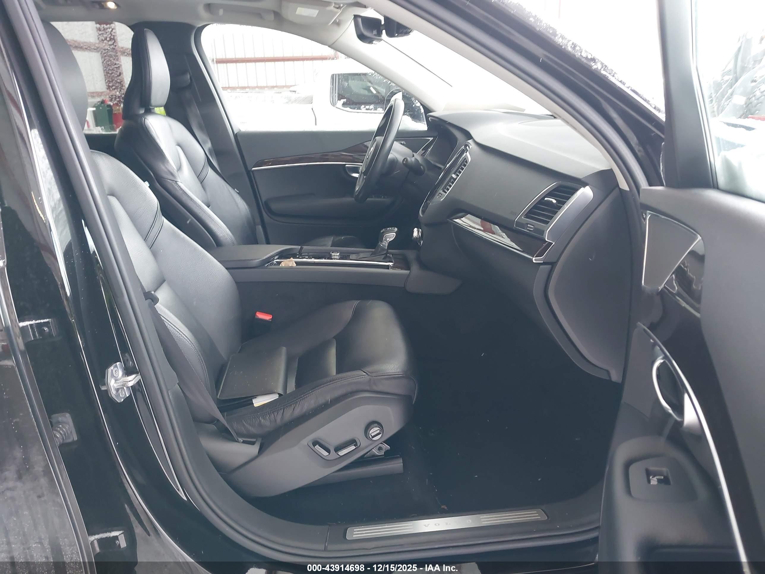 VOLVO XC90 image 5