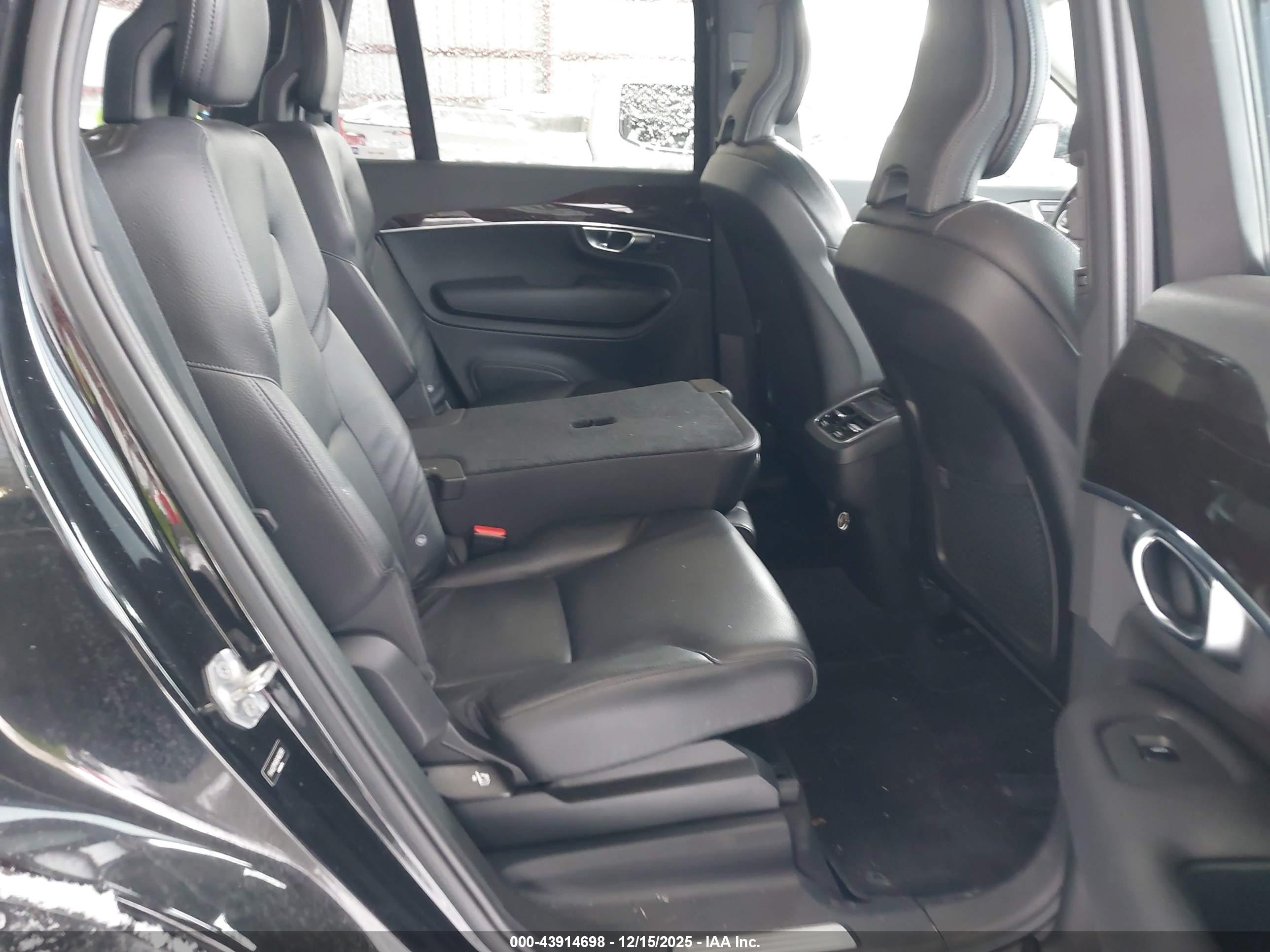VOLVO XC90 image 8