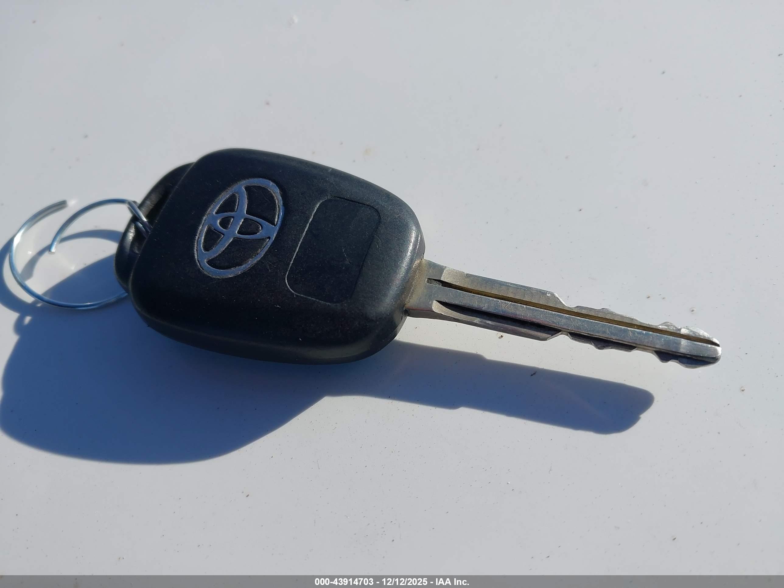 TOYOTA RAV4 image 11