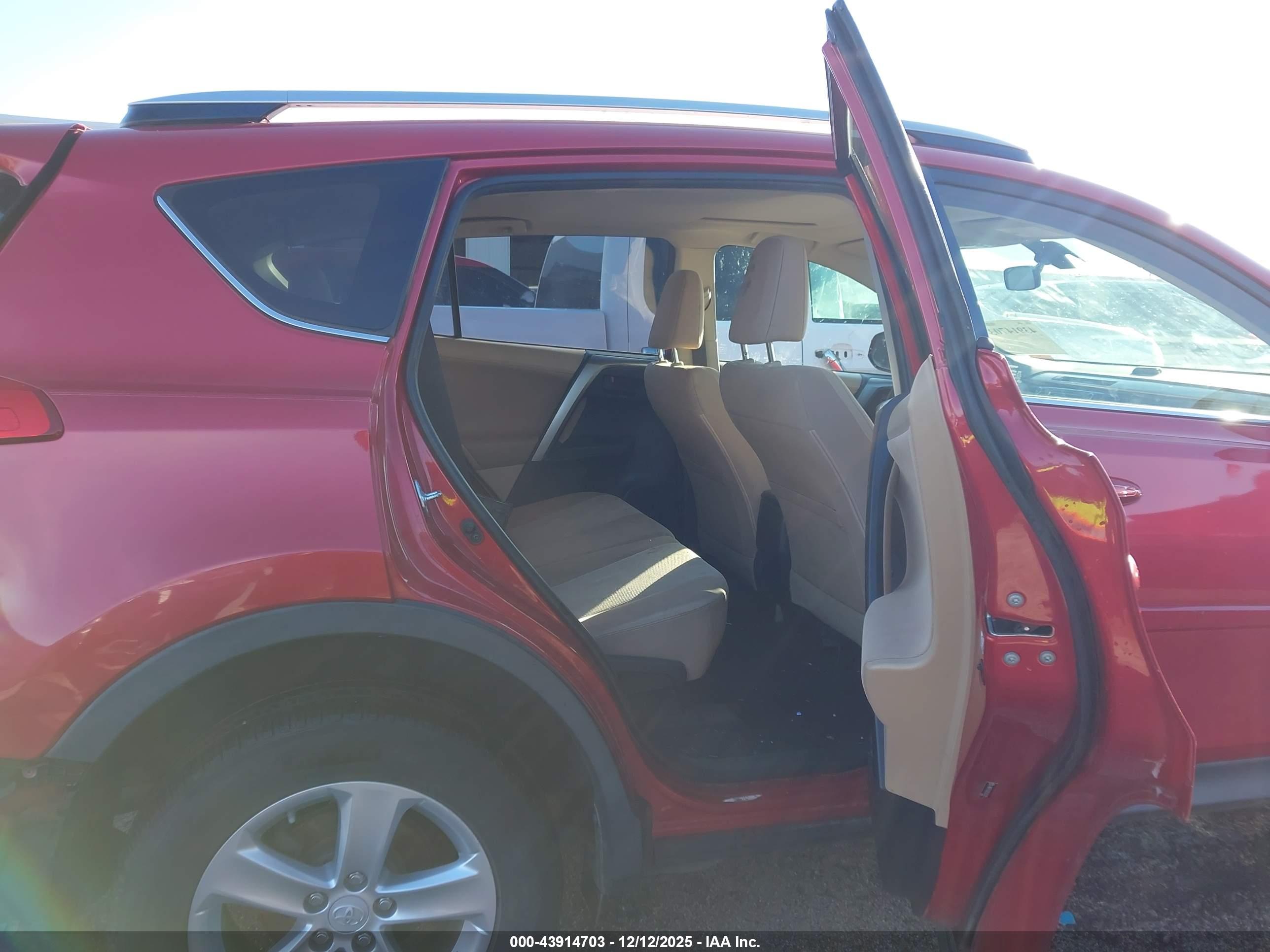 TOYOTA RAV4 image 8
