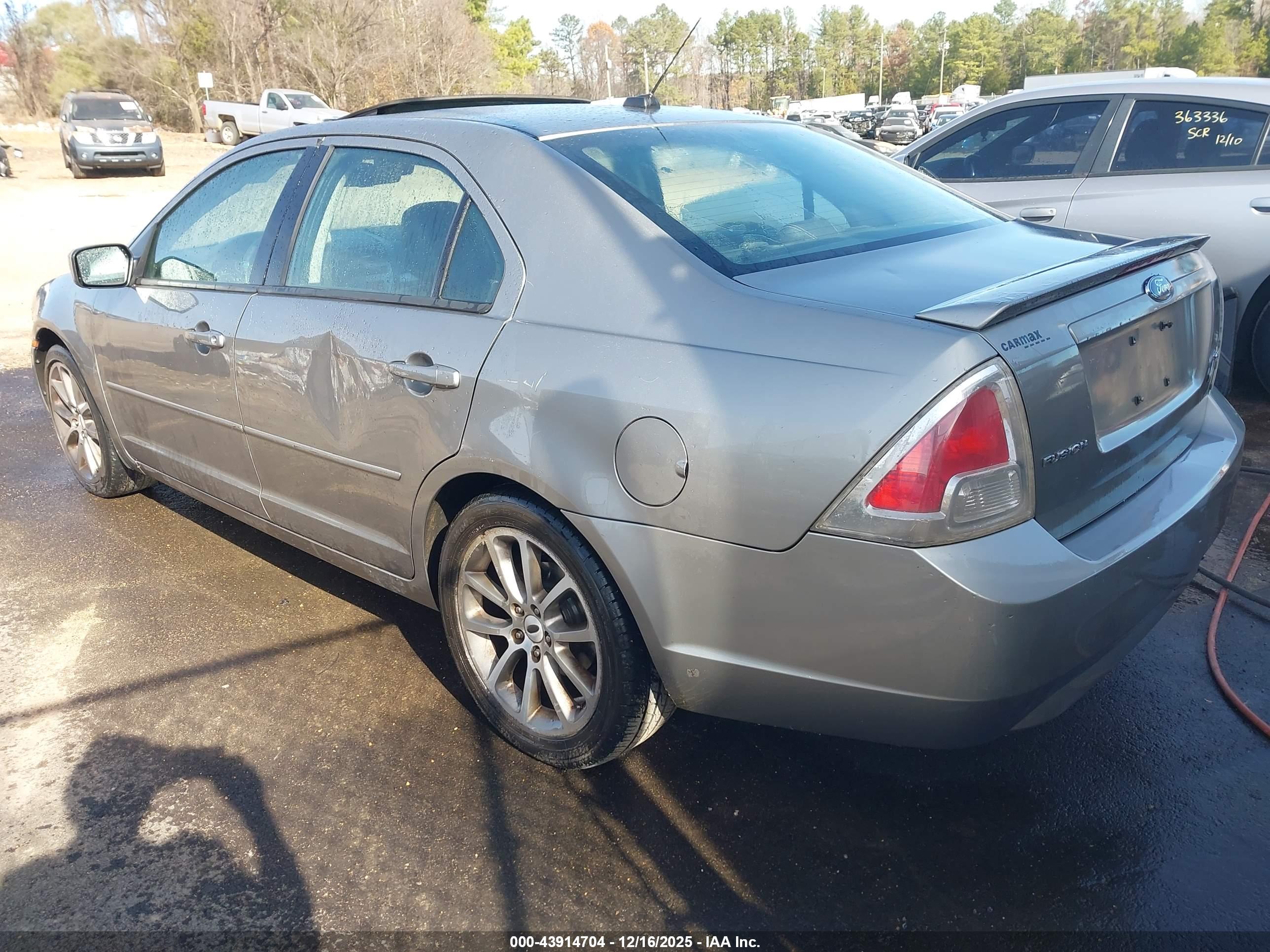 FORD FUSION image 3