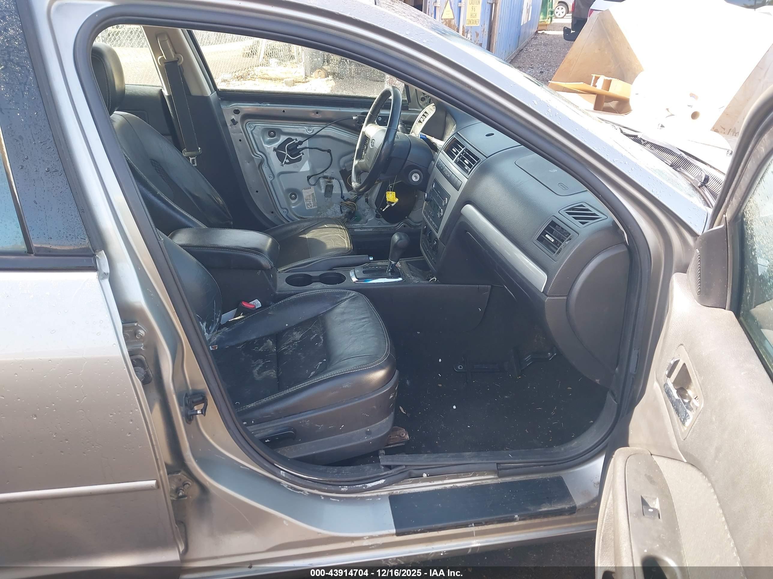 FORD FUSION image 5