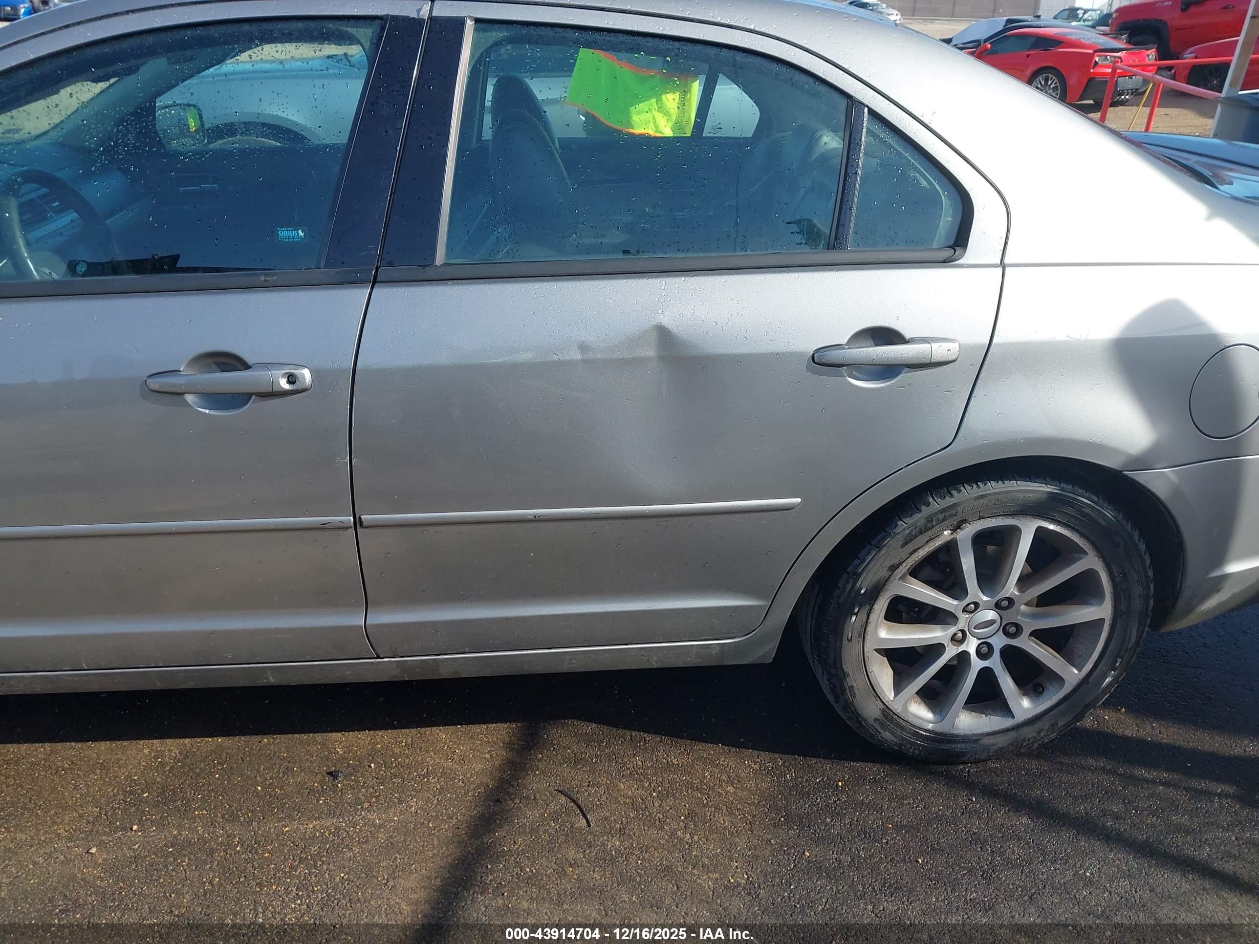 FORD FUSION image 6