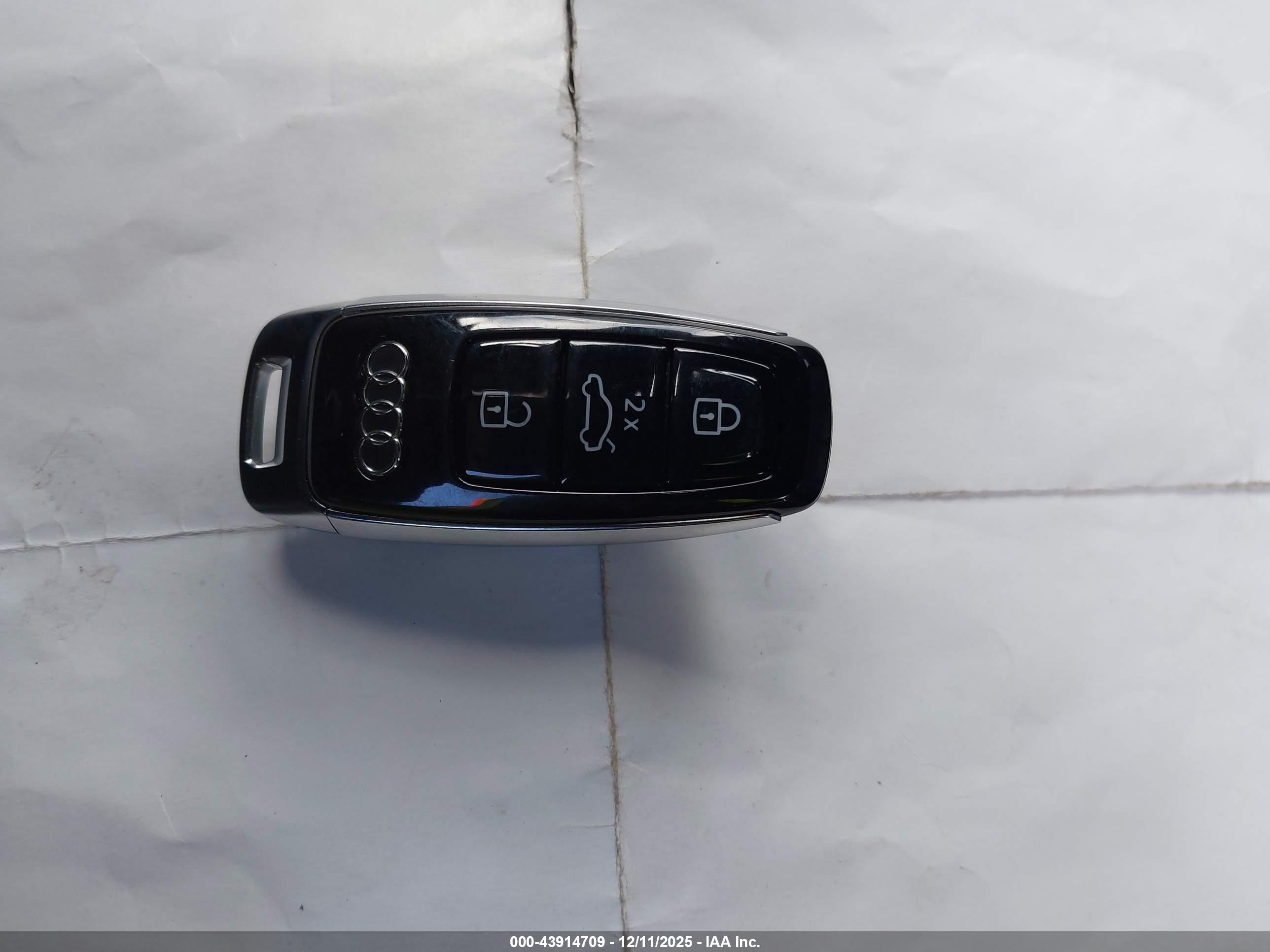 AUDI Q7 image 11