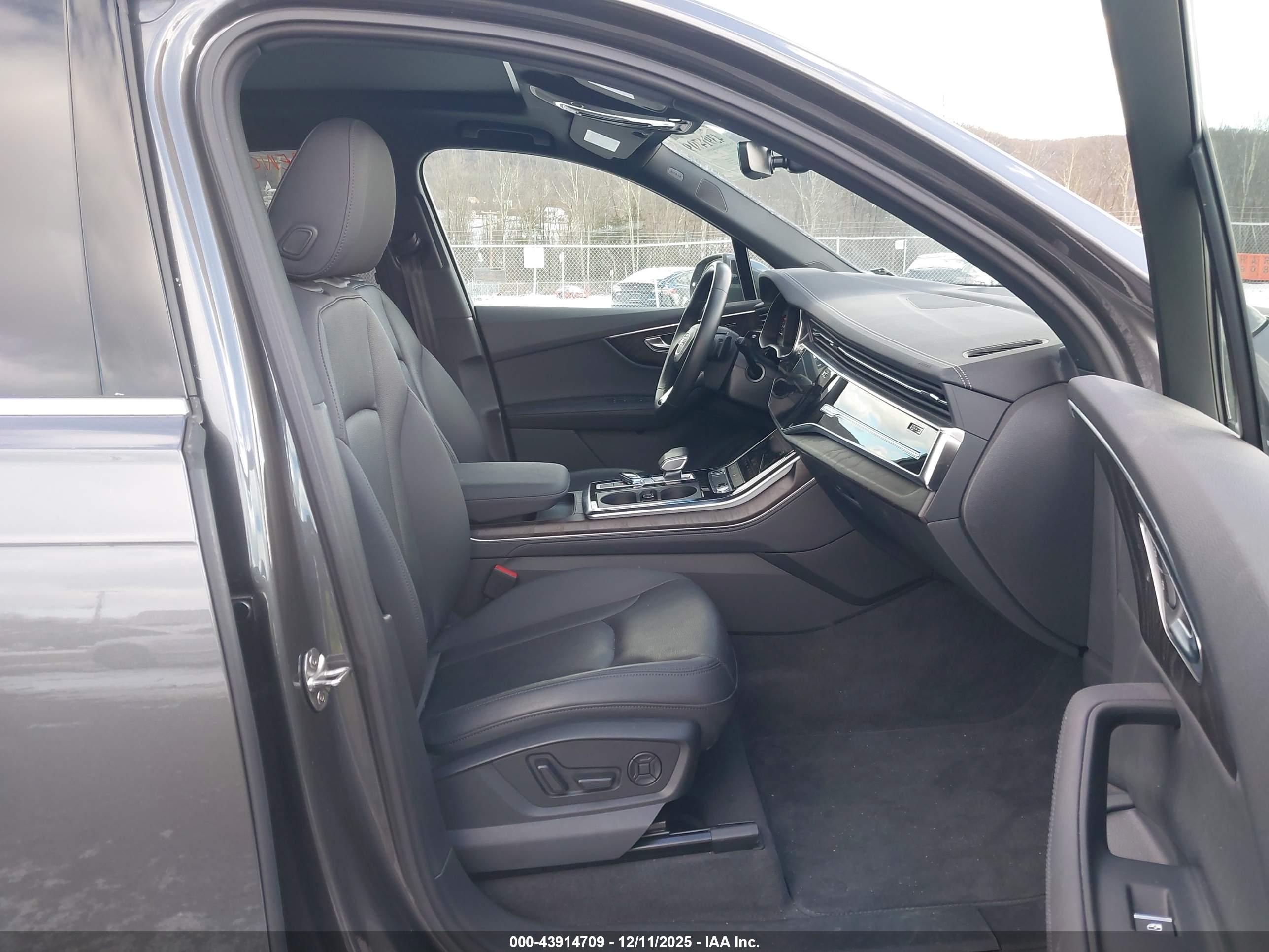 AUDI Q7 image 5