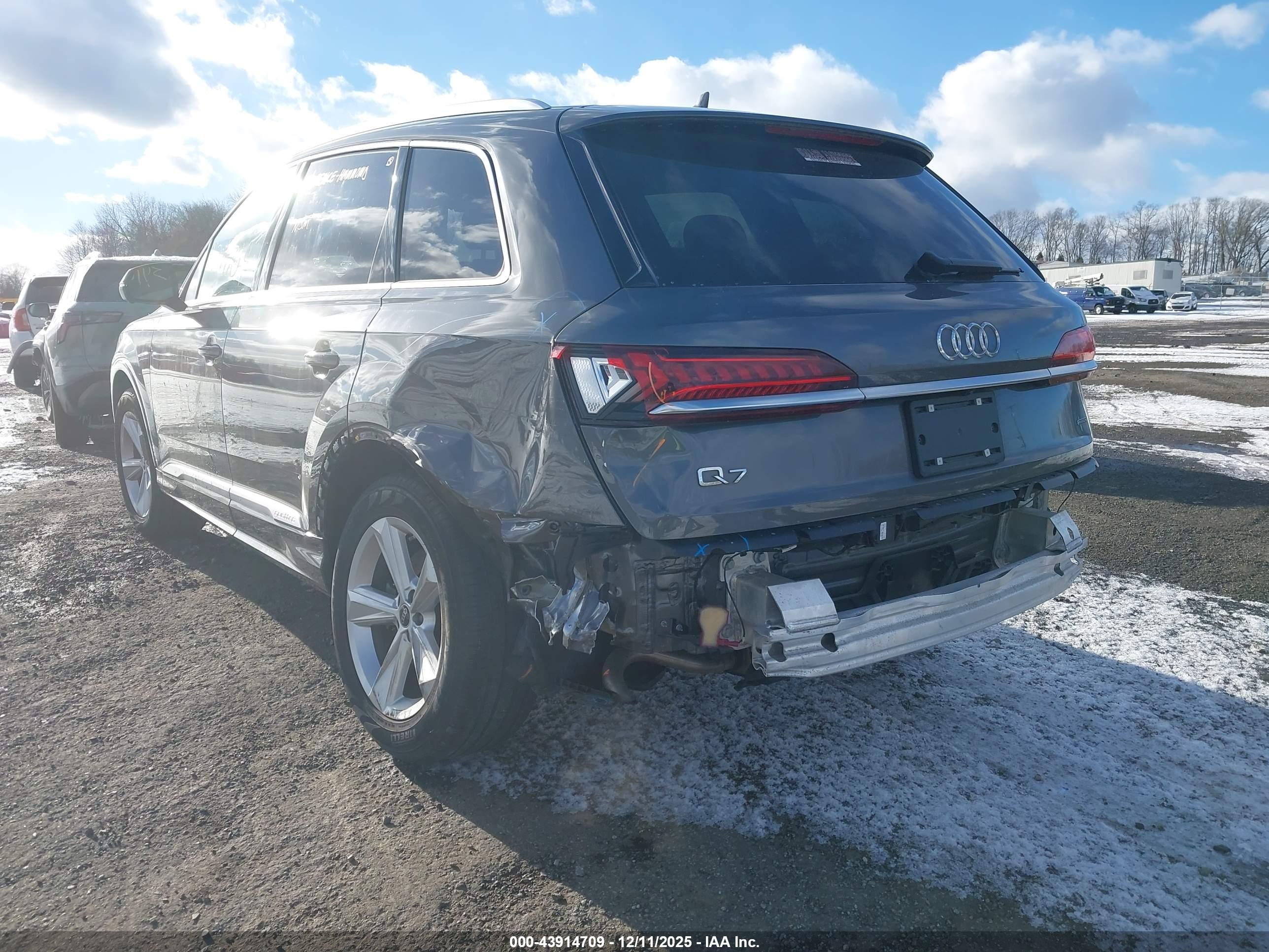 AUDI Q7 image 6