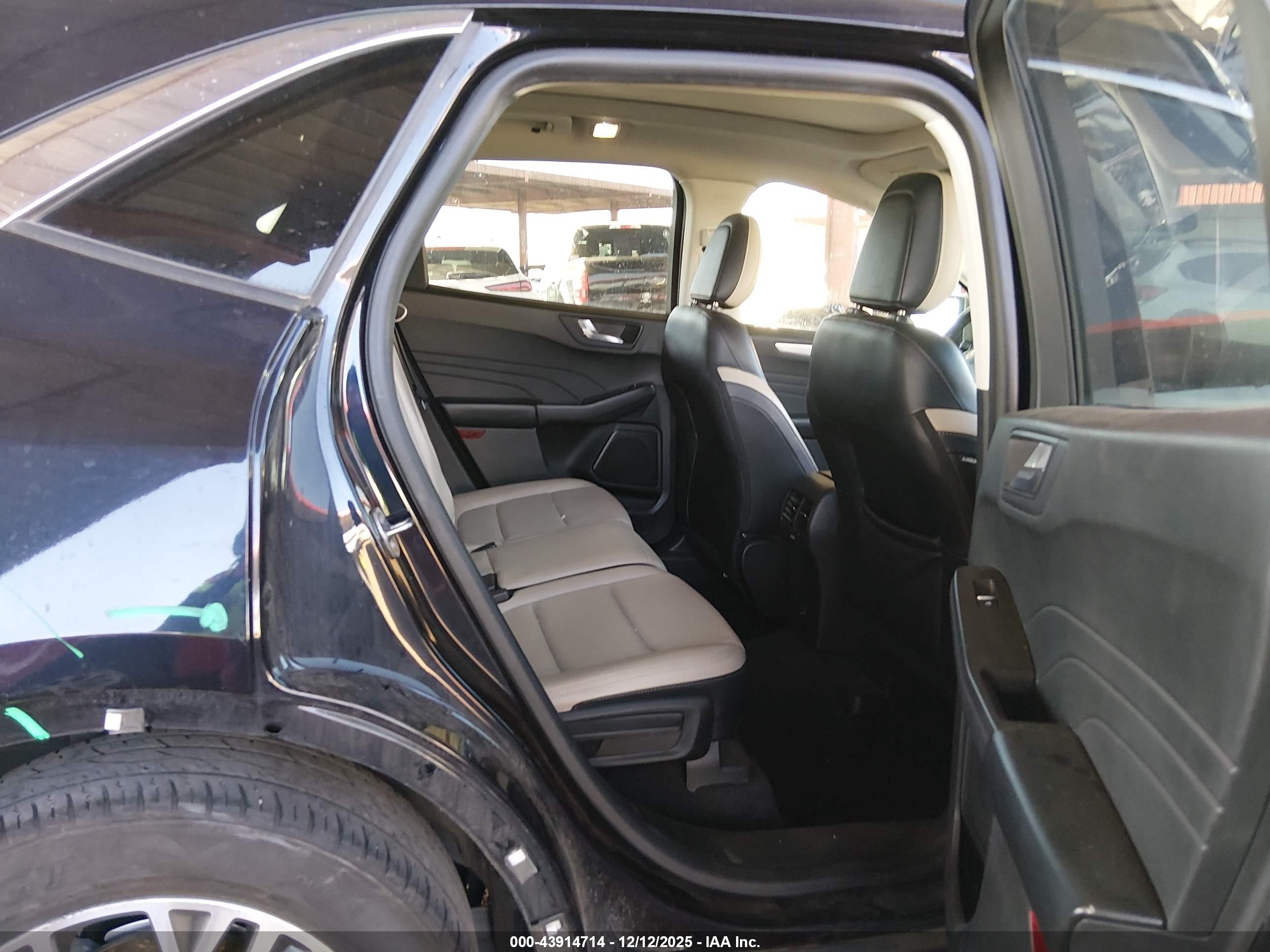 FORD ESCAPE image 8