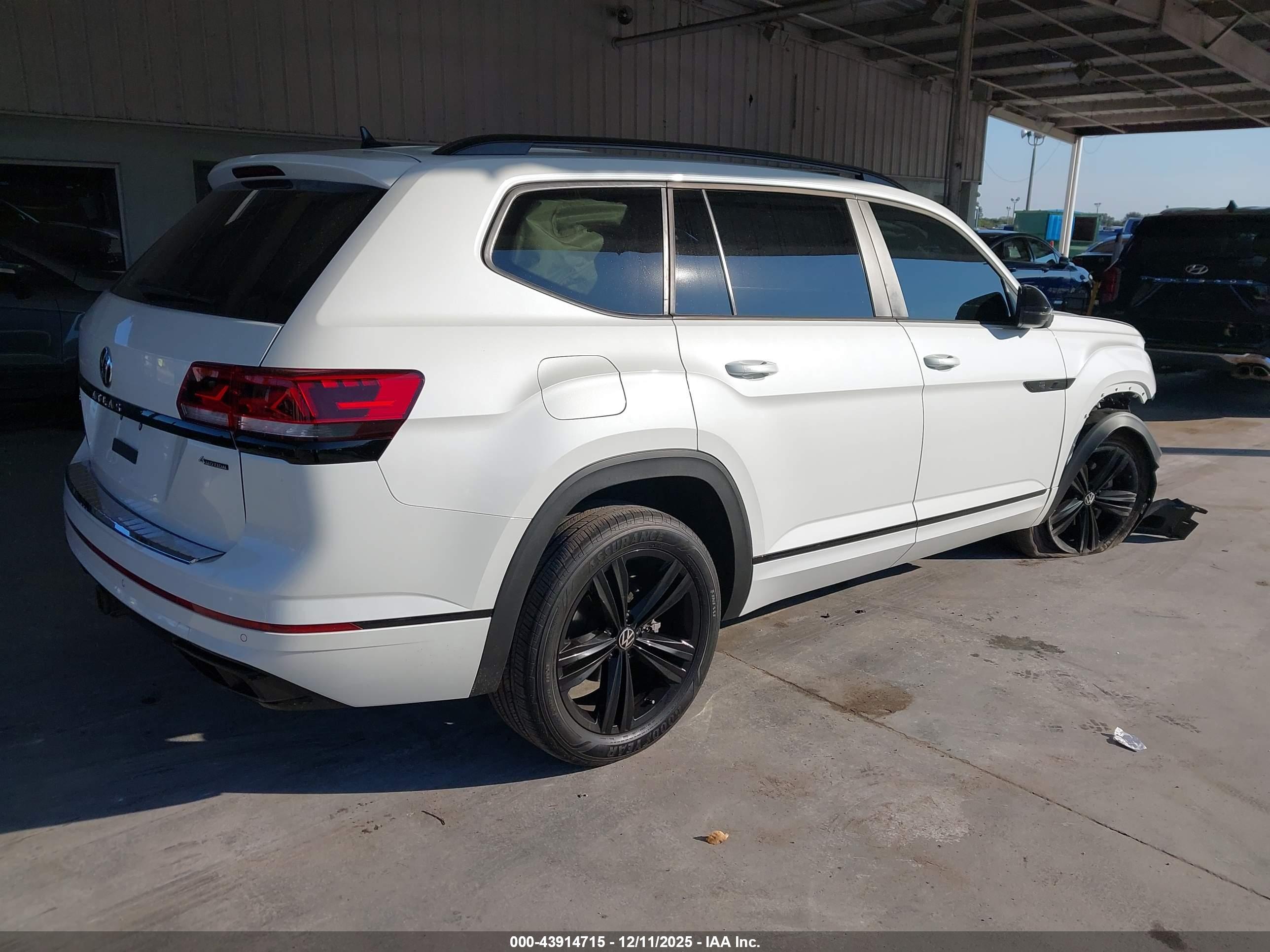 VOLKSWAGEN ATLAS image 4