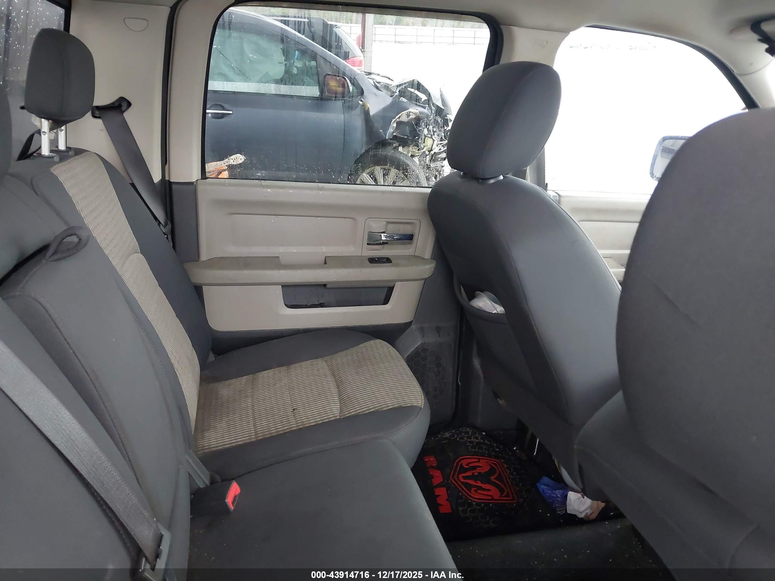 DODGE RAM image 8