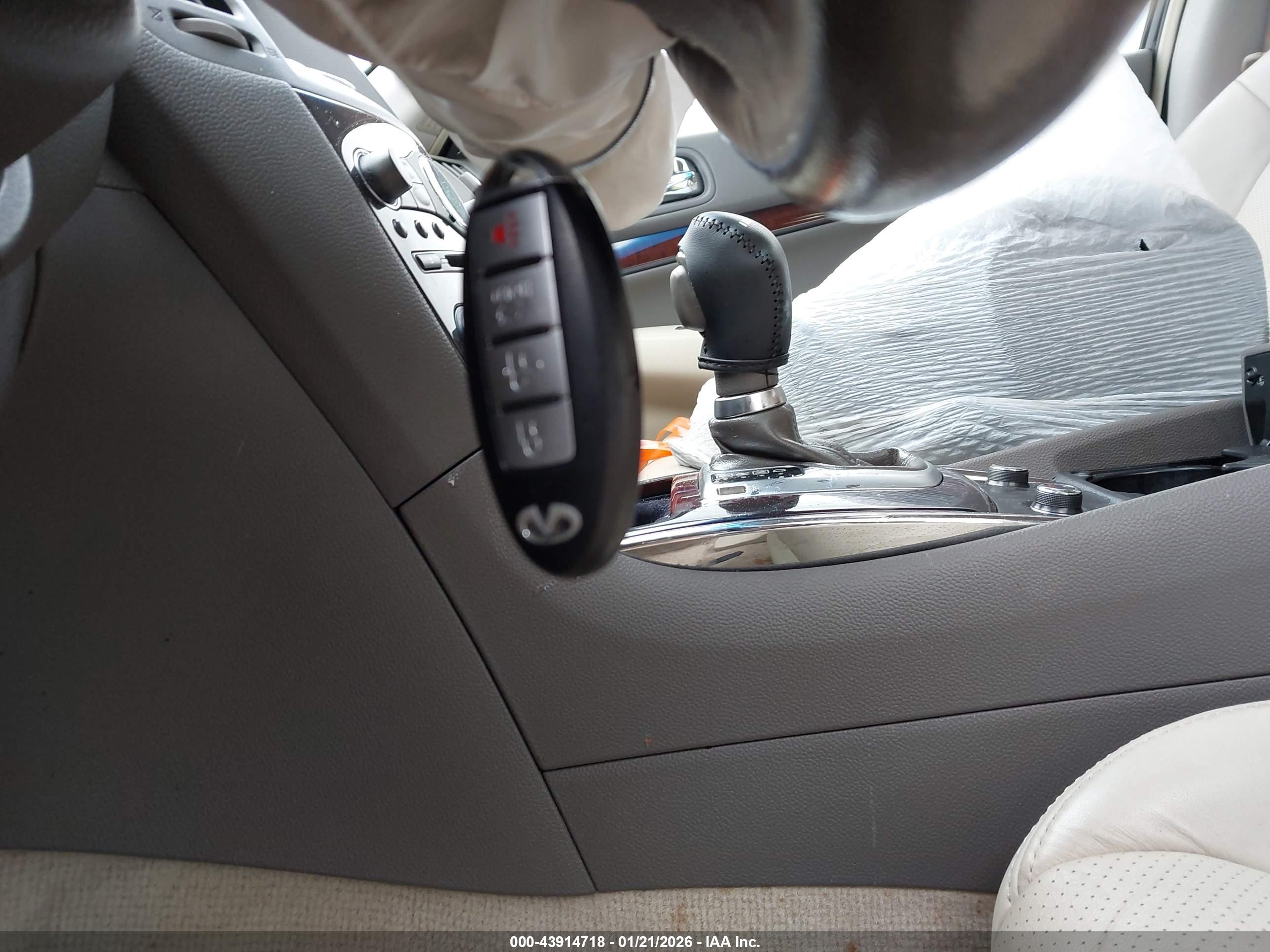 INFINITI G37 image 11