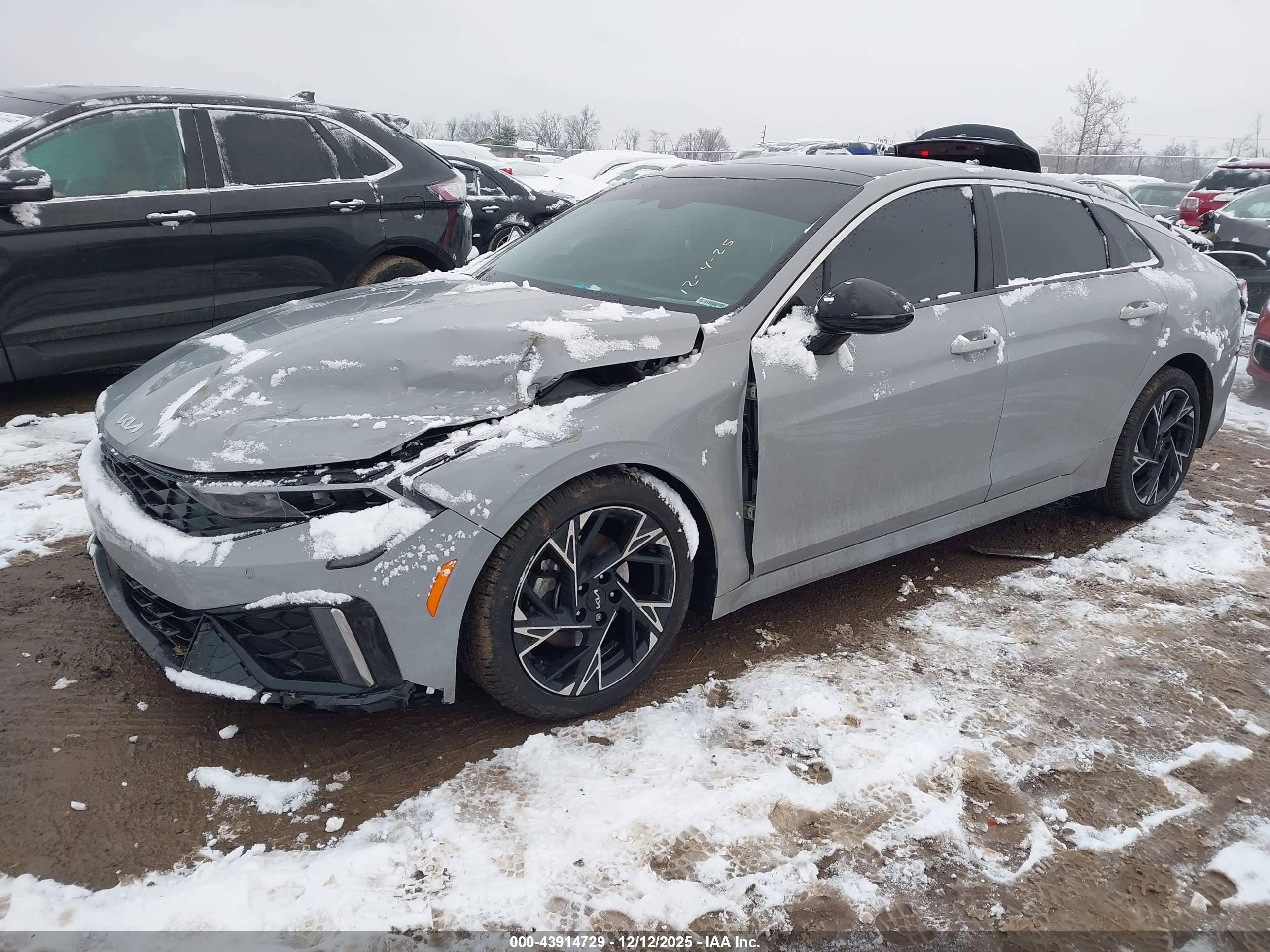 KIA K5 image 2