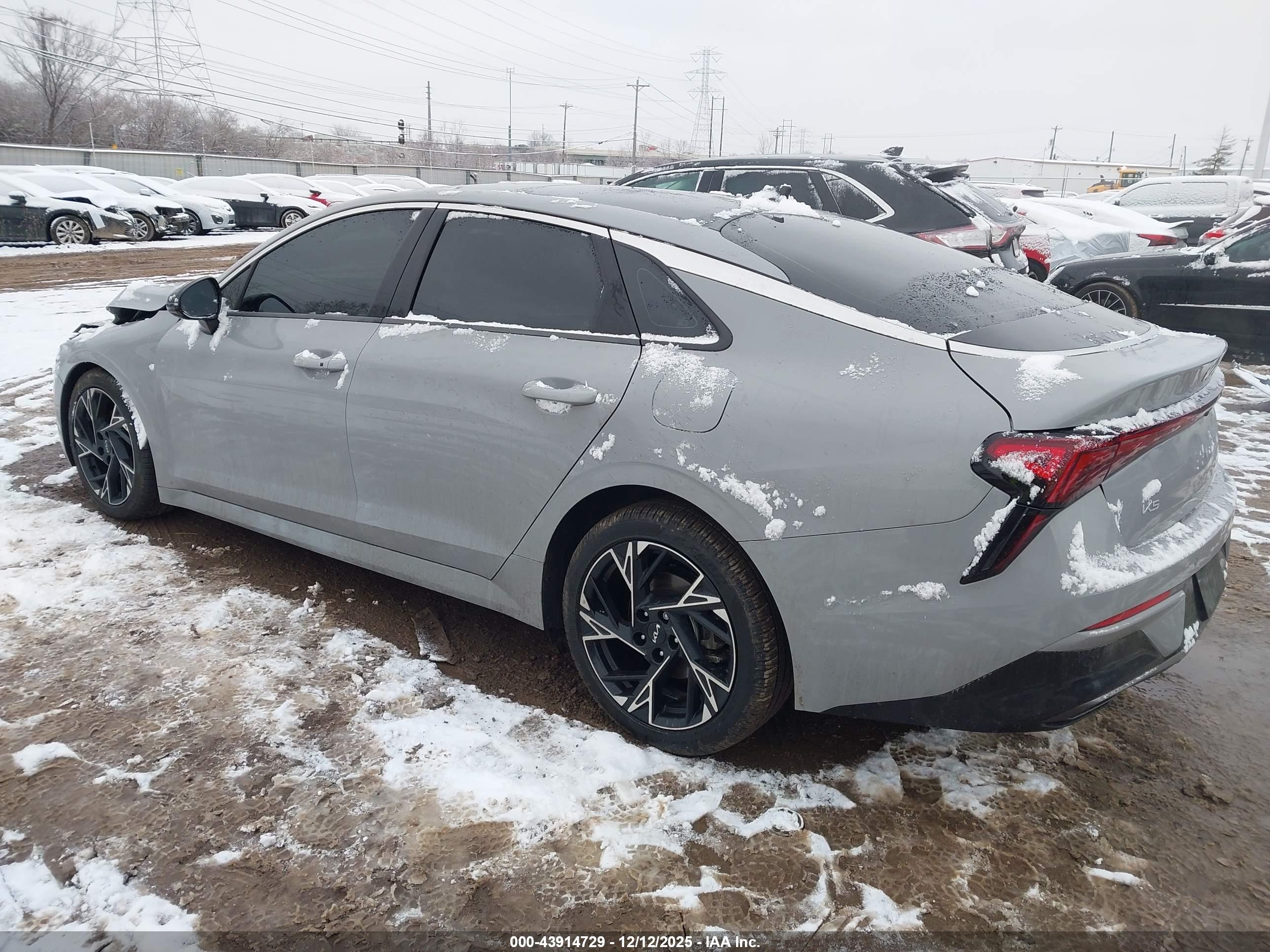 KIA K5 image 3