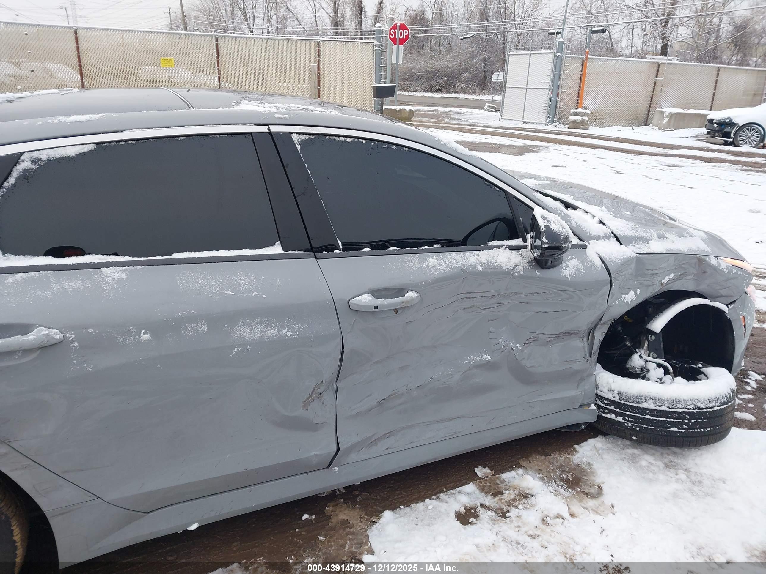 KIA K5 image 6