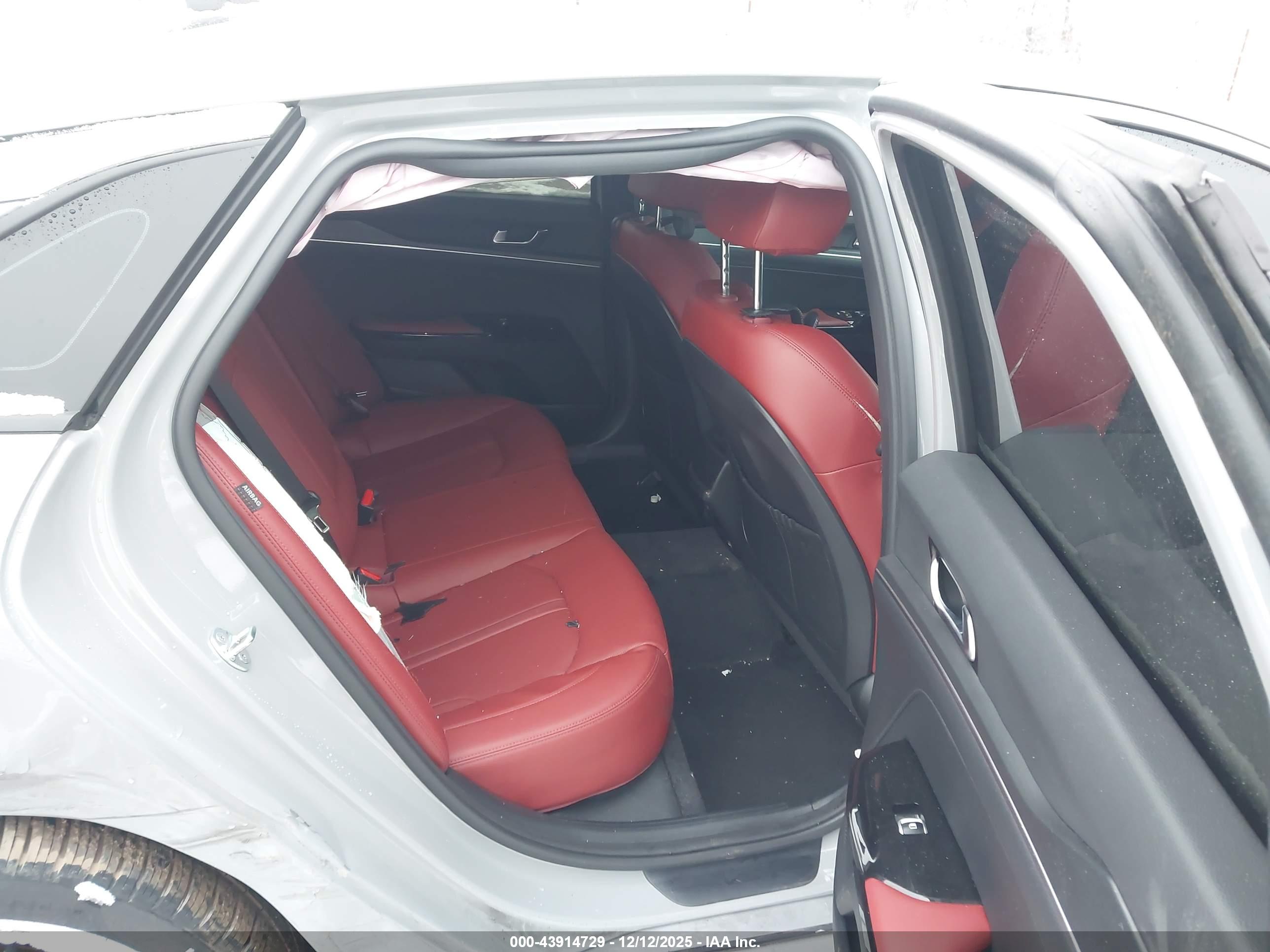 KIA K5 image 8