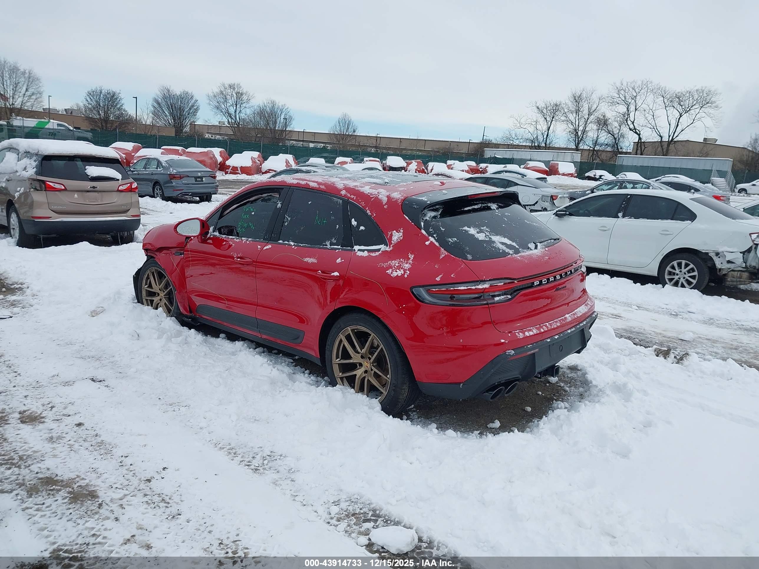 PORSCHE MACAN image 3