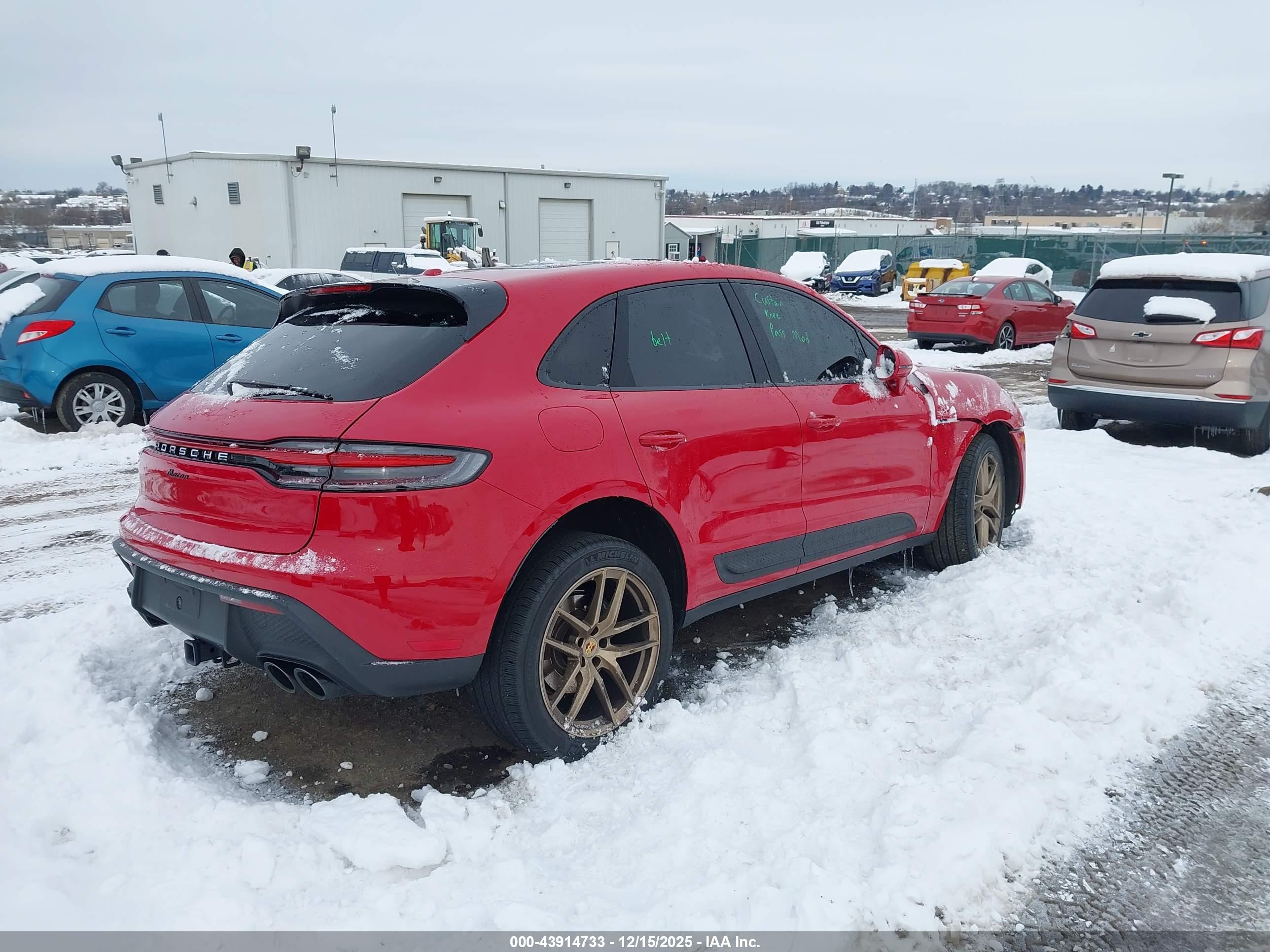 PORSCHE MACAN image 4