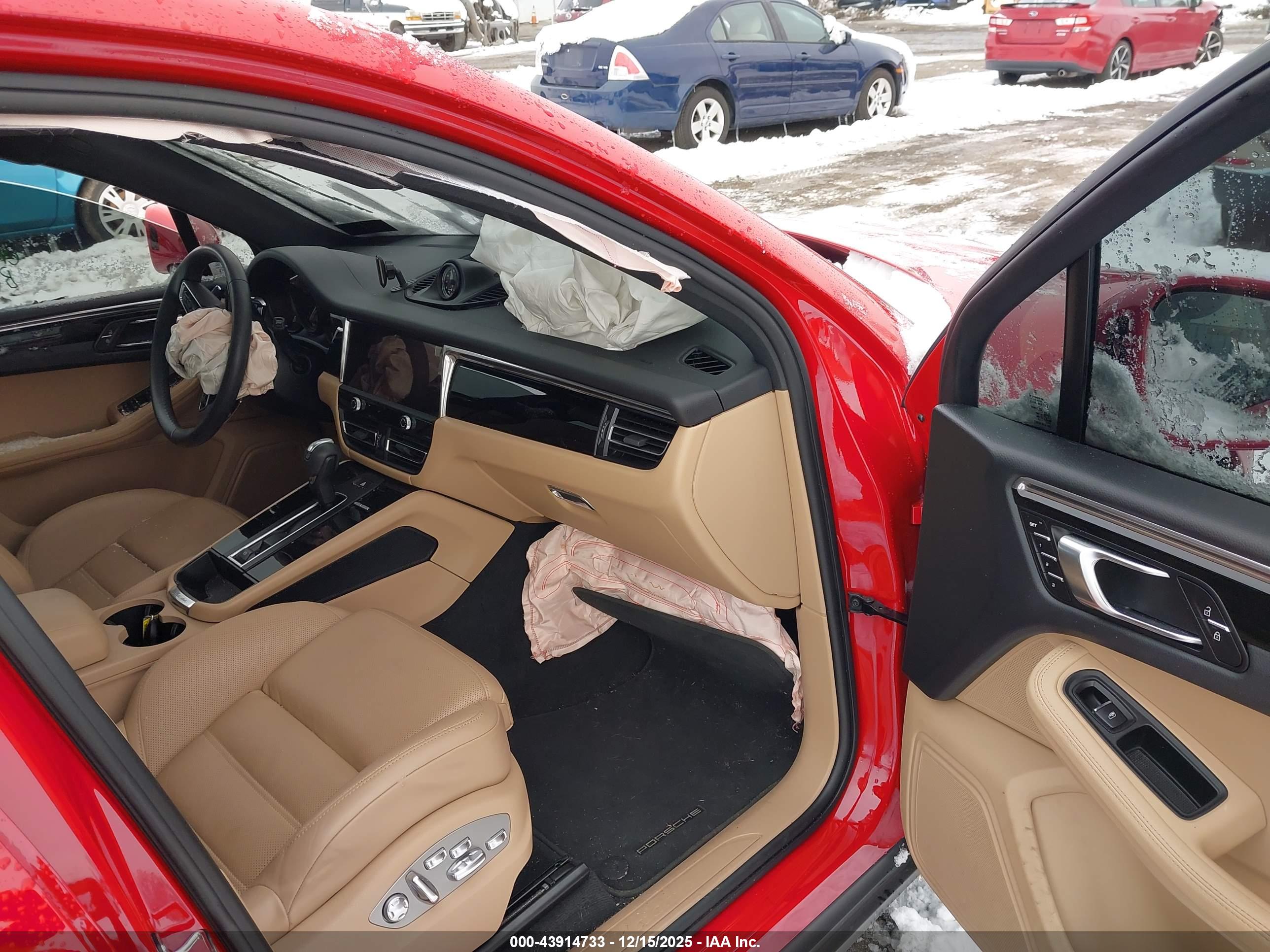 PORSCHE MACAN image 5