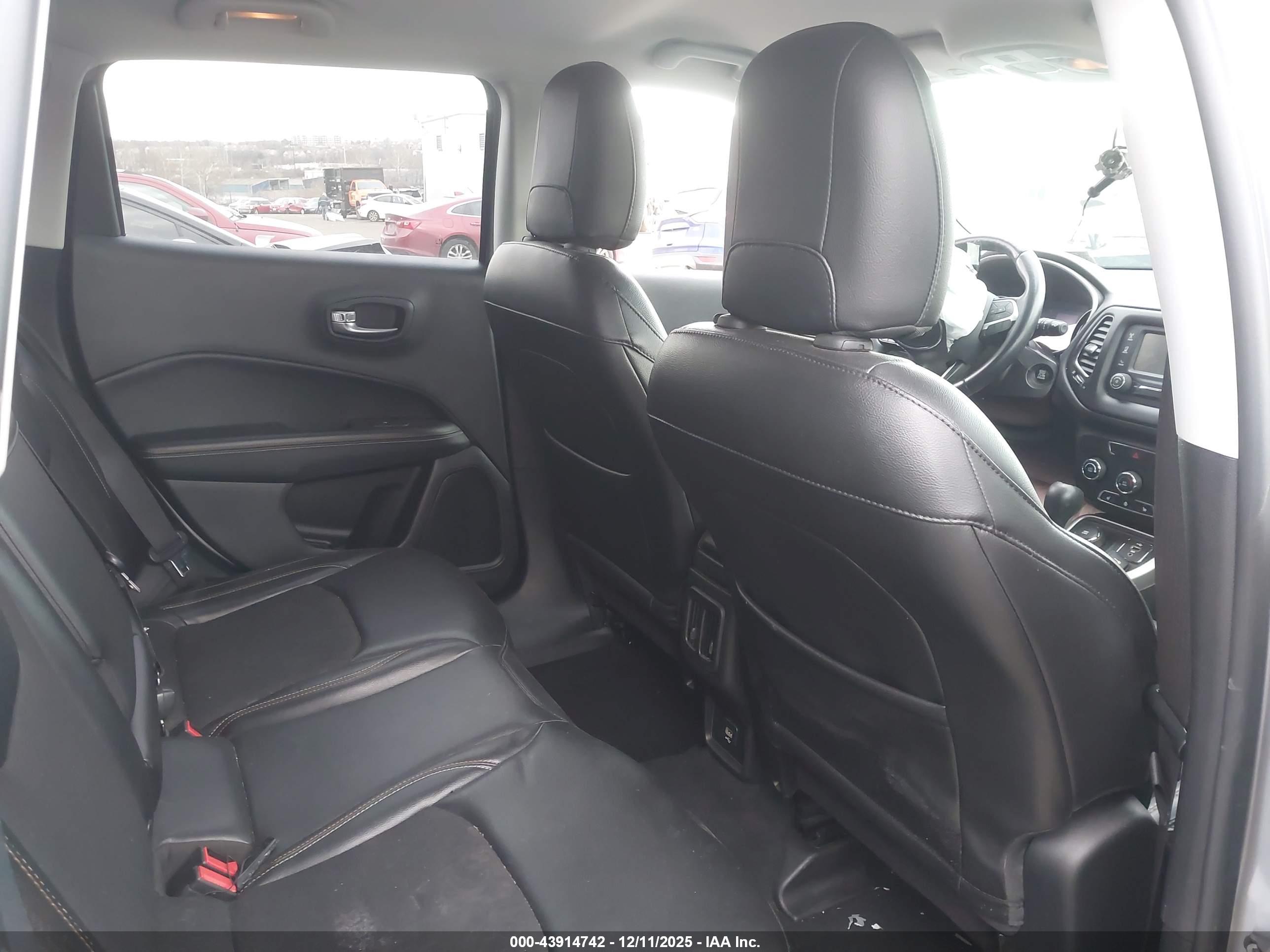 JEEP COMPASS image 8
