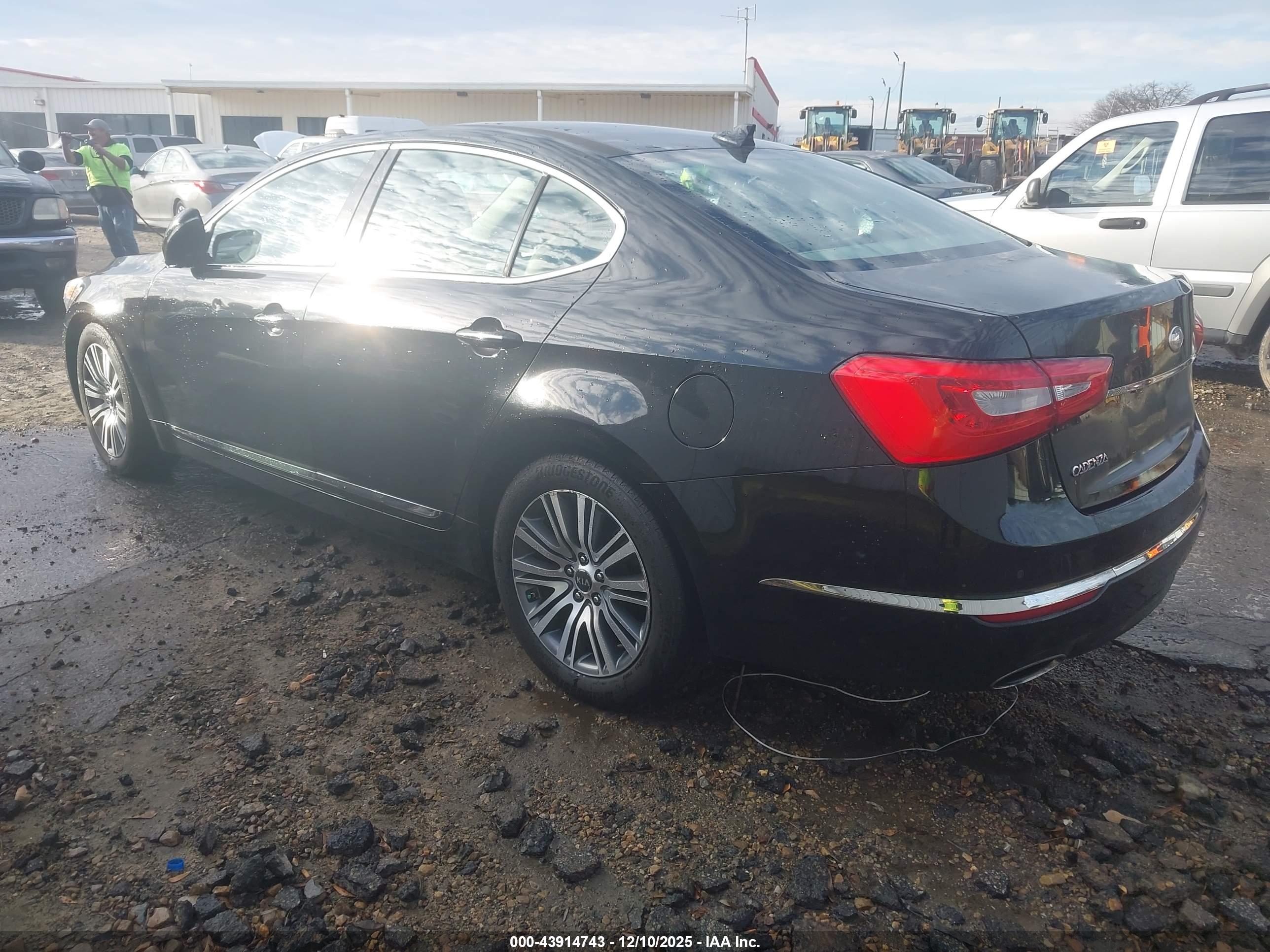 KIA CADENZA image 3