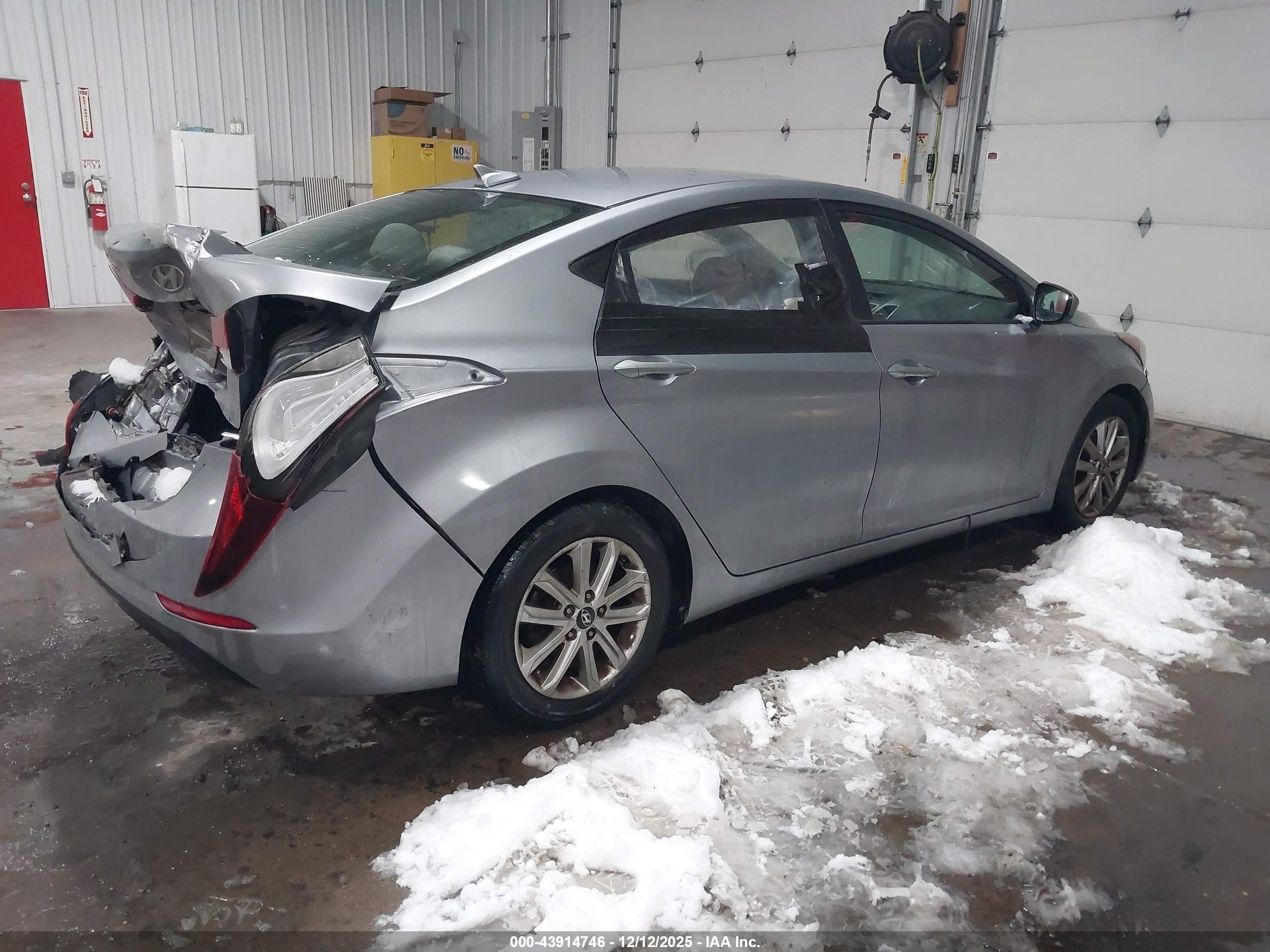HYUNDAI ELANTRA image 4