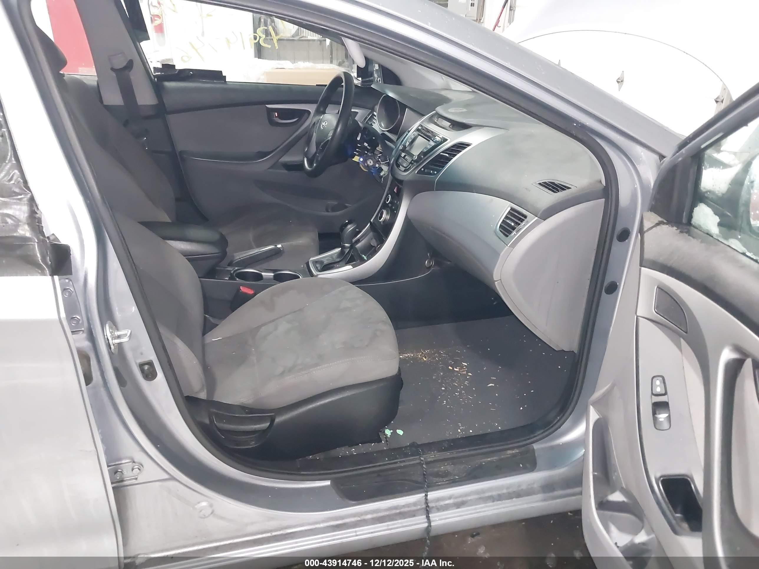 HYUNDAI ELANTRA image 5