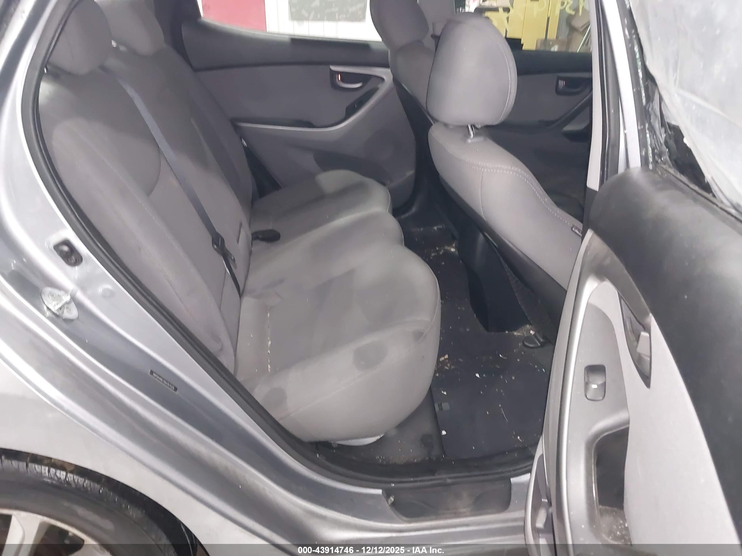 HYUNDAI ELANTRA image 8
