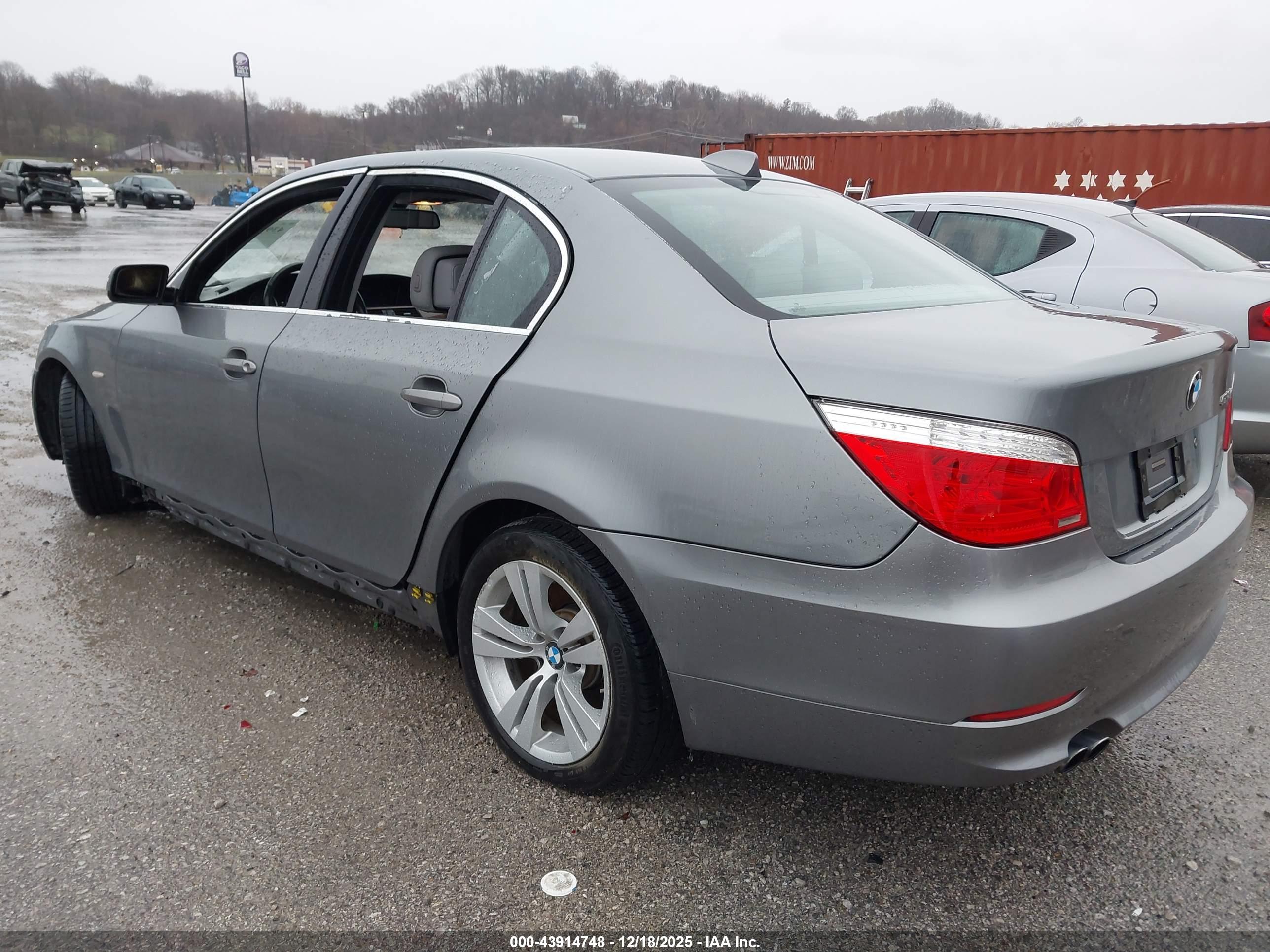 BMW 528I image 3
