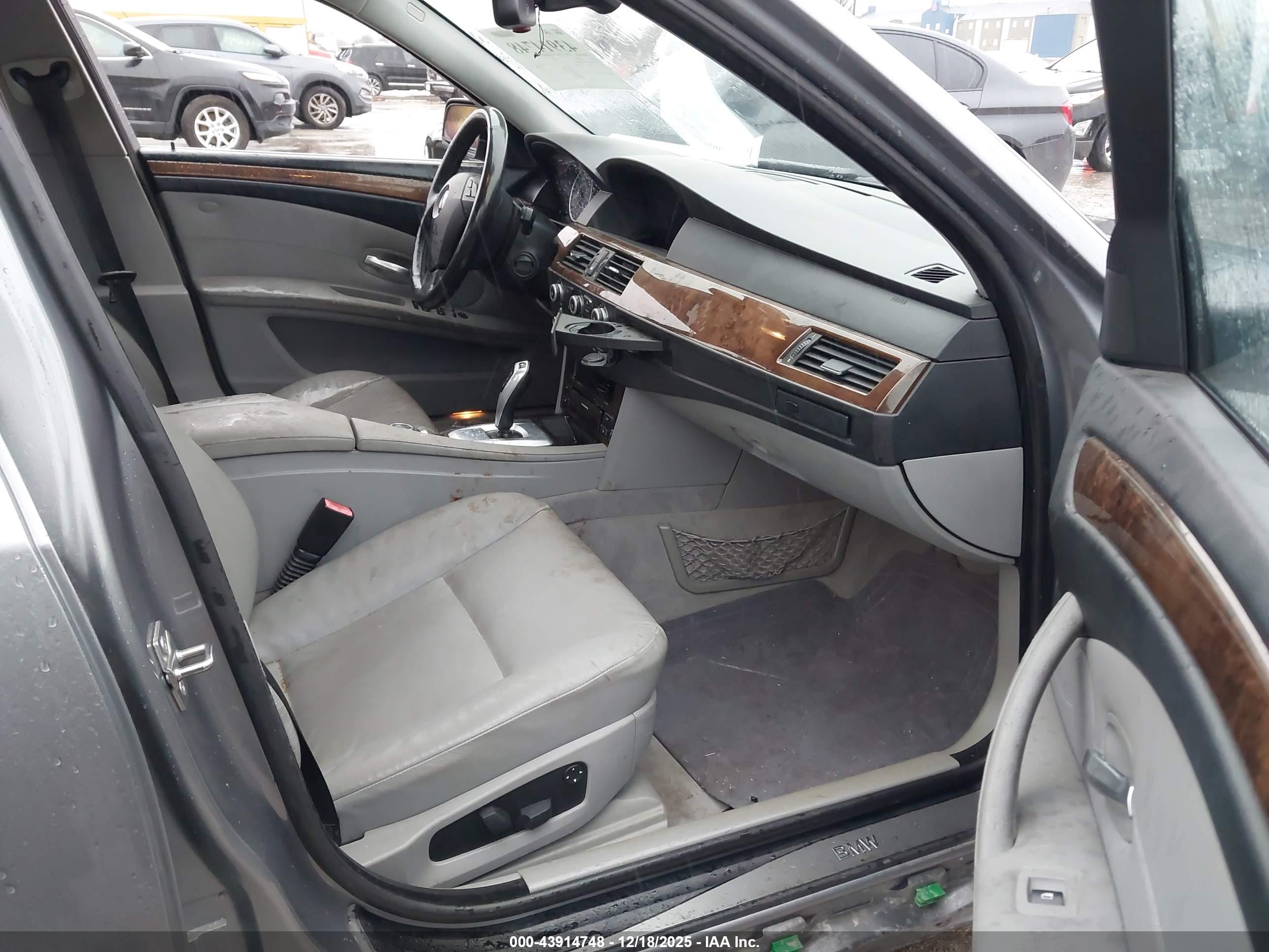 BMW 528I image 5