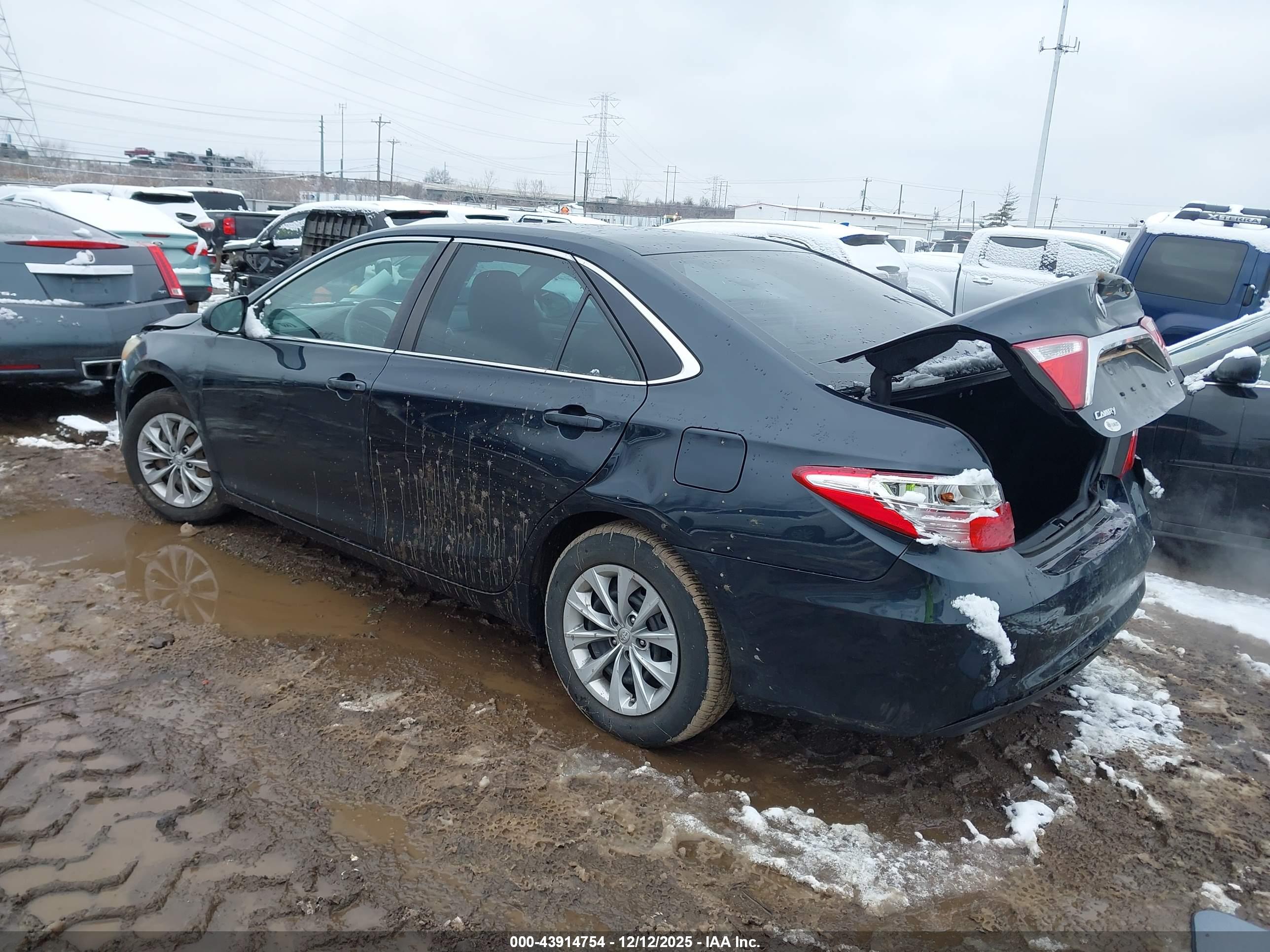 TOYOTA CAMRY image 3