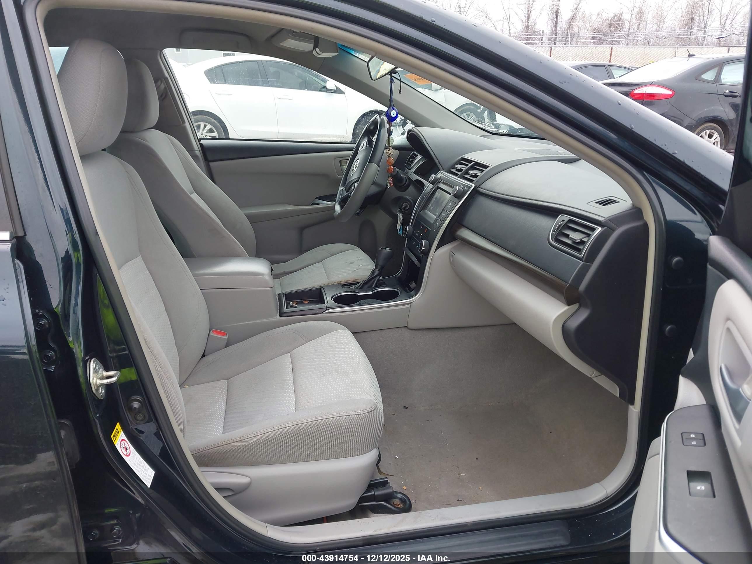 TOYOTA CAMRY image 5