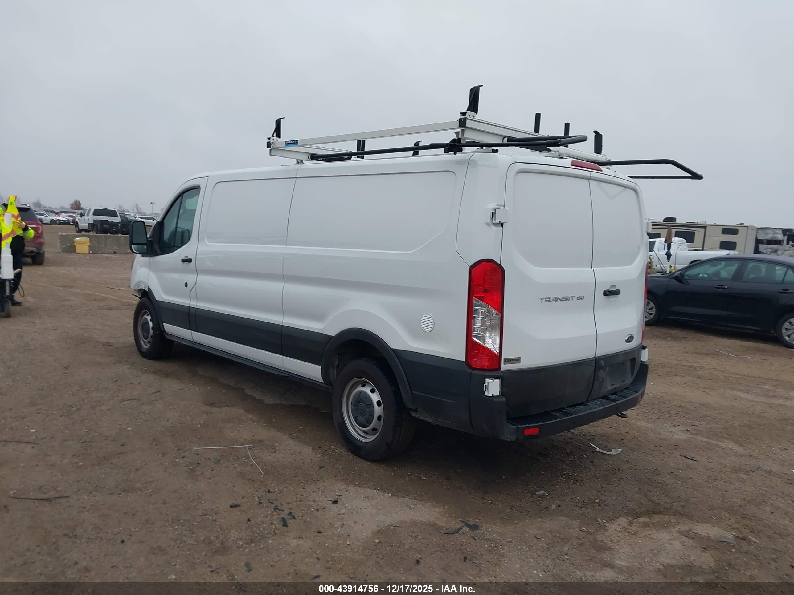FORD TRANSIT-150 image 3