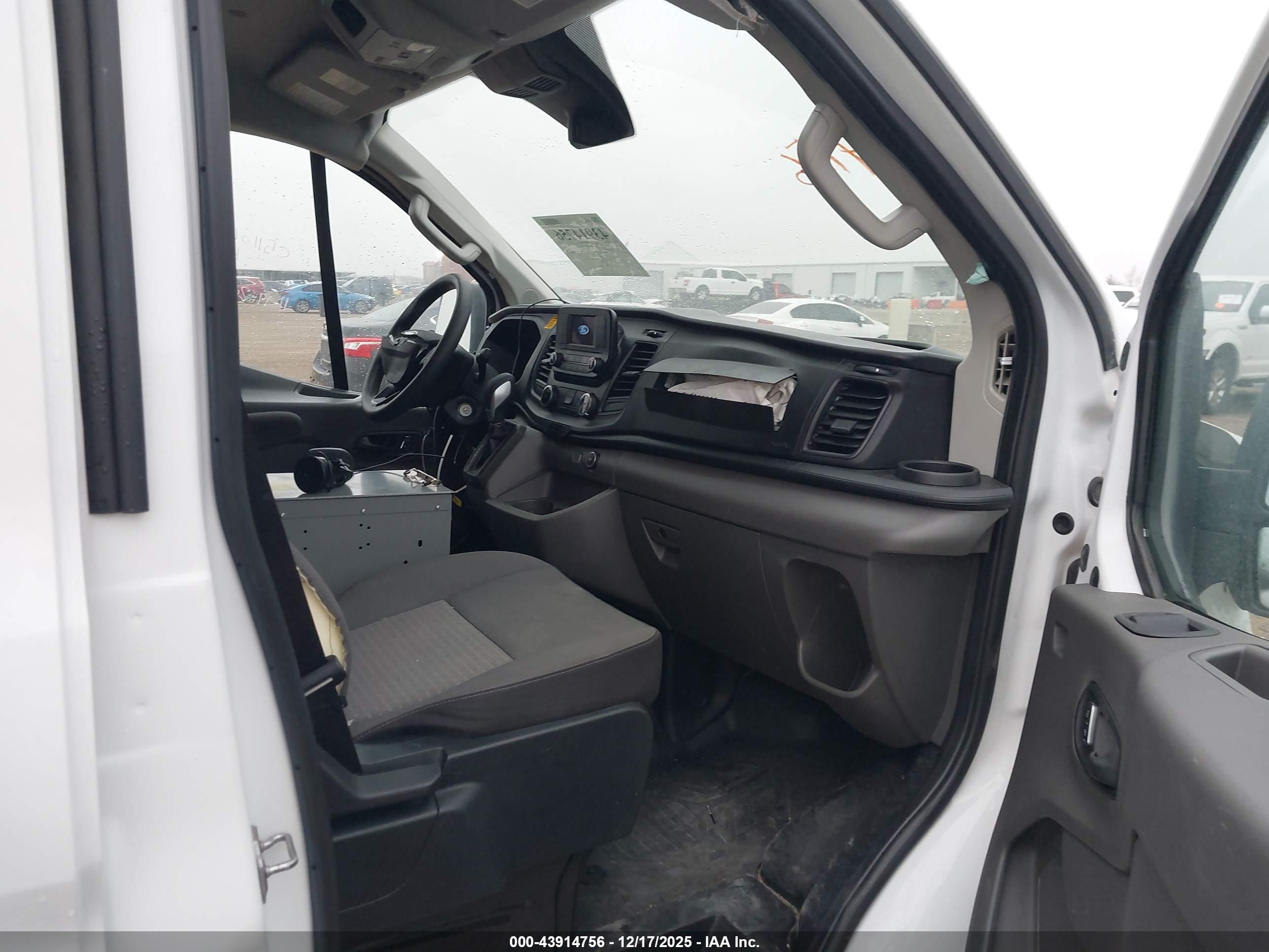 FORD TRANSIT-150 image 5