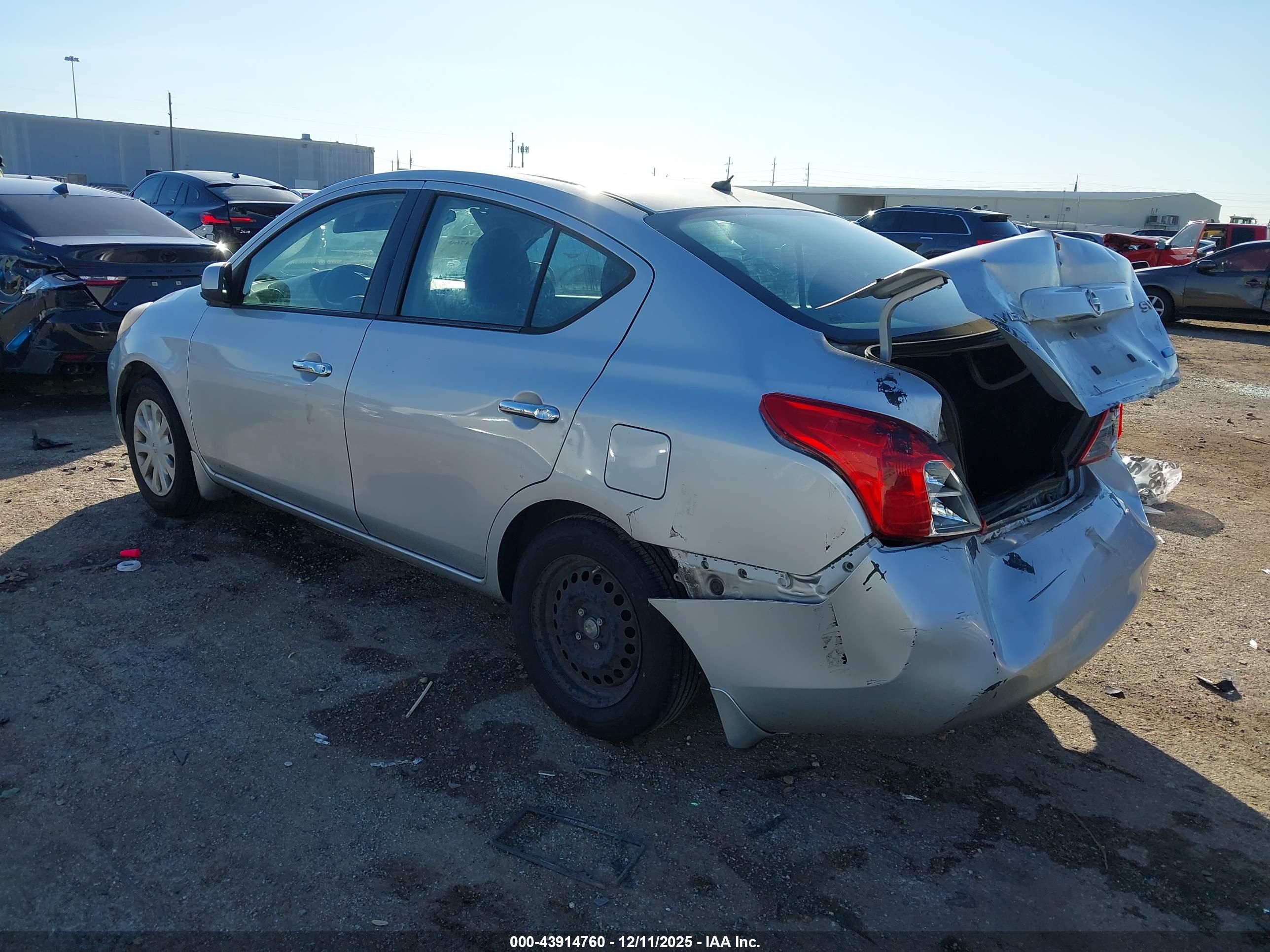 NISSAN VERSA image 3