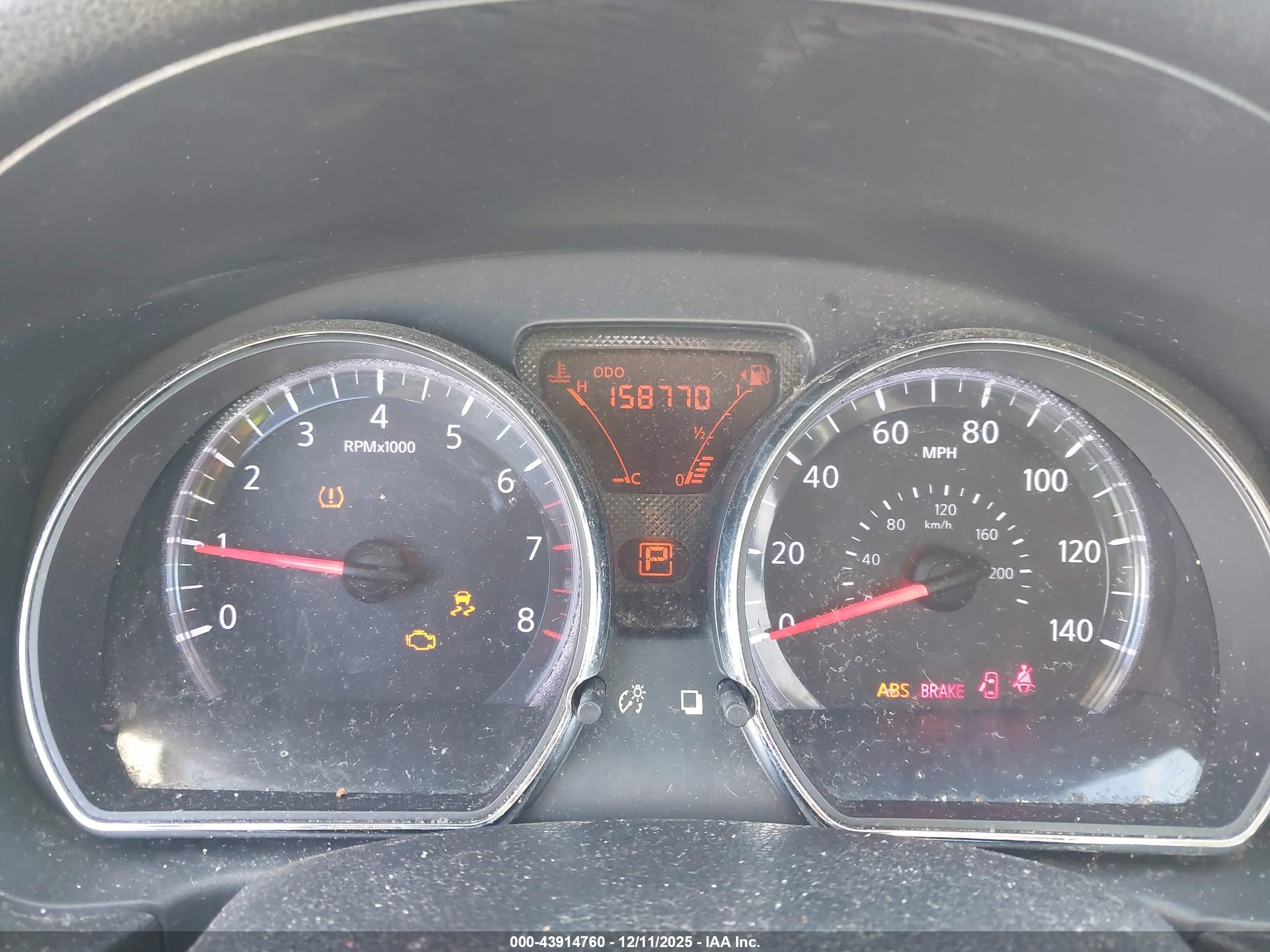 NISSAN VERSA image 7