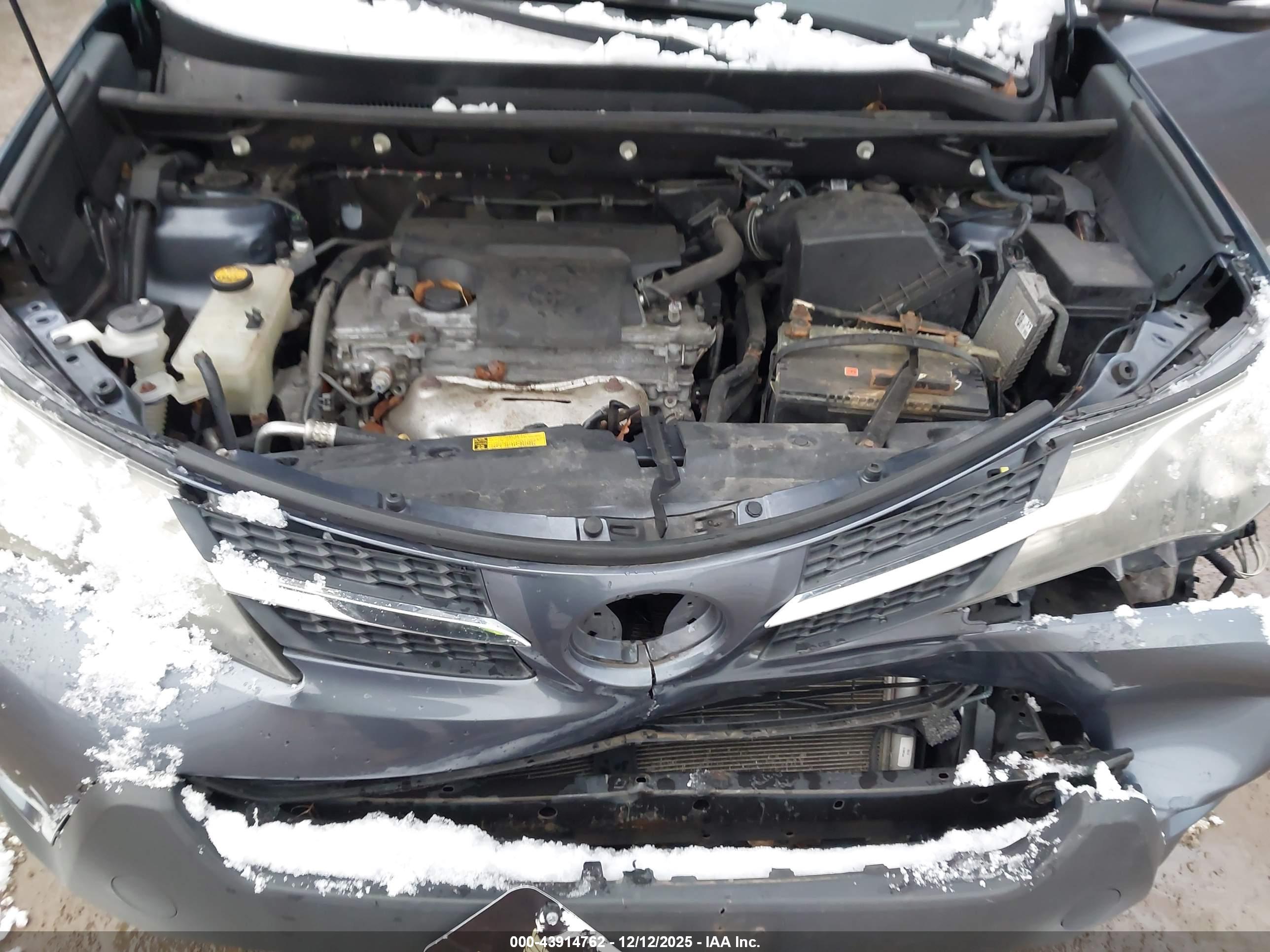 TOYOTA RAV4 image 10