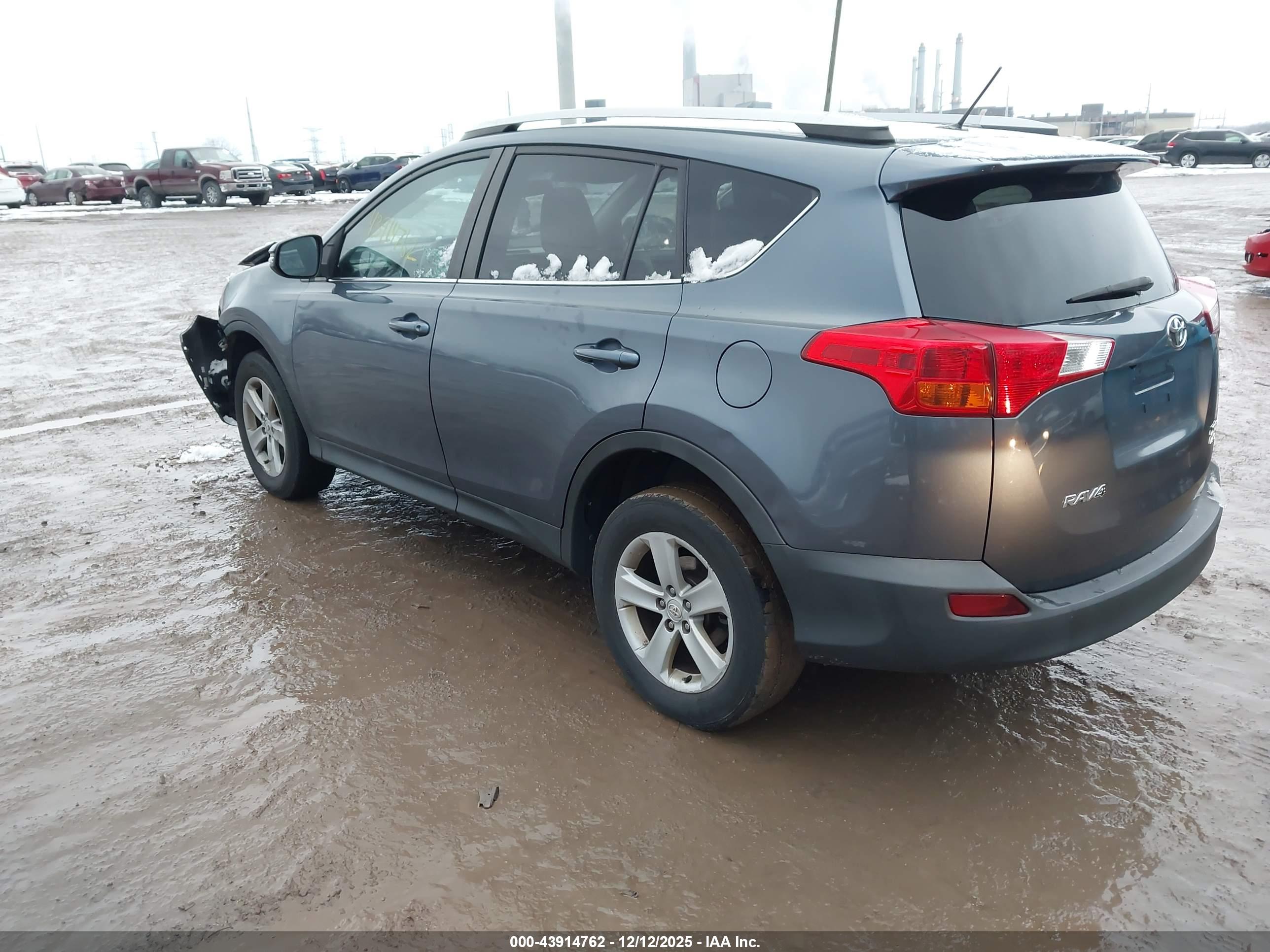TOYOTA RAV4 image 3